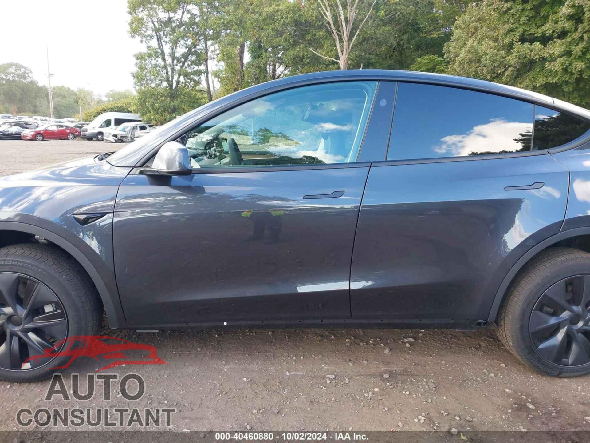 TESLA MODEL Y 2024 - 7SAYGDEE3RF152995