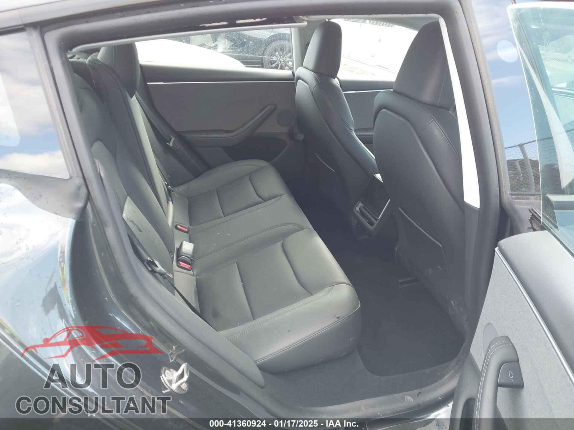 TESLA MODEL 3 2024 - 5YJ3E1EA2RF739987