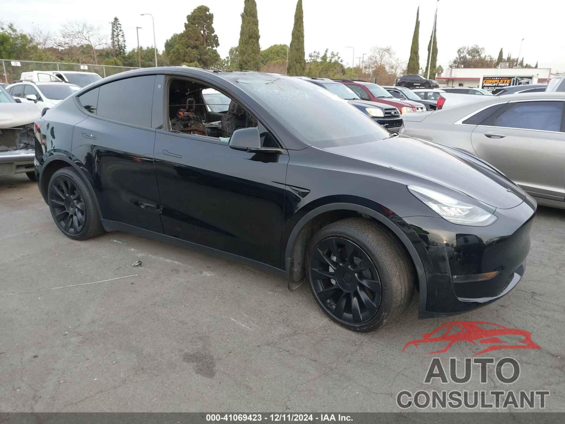 TESLA MODEL Y 2023 - 7SAYGDEE1PA055921