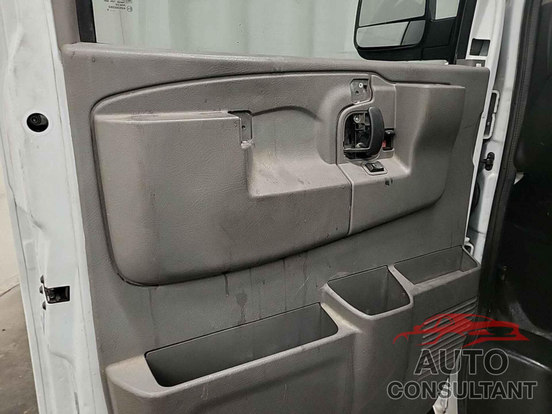 CHEVROLET EXPRESS G2500 2019 - 1GCWGAFP1K1273848