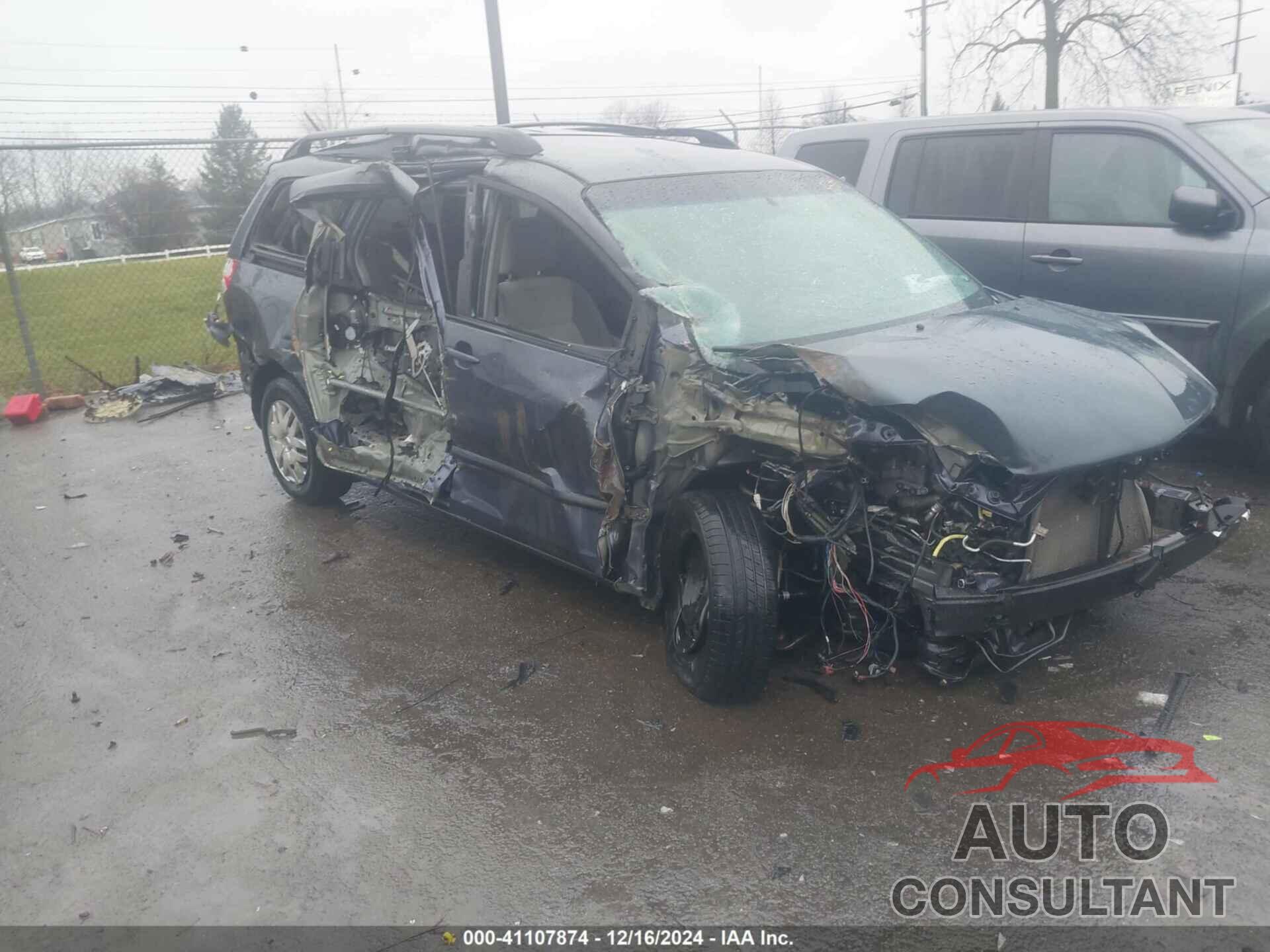 TOYOTA SIENNA 2010 - 5TDKK4CC7AS298884