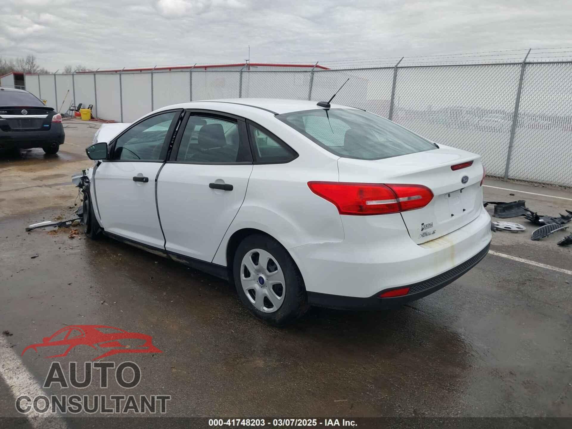 FORD FOCUS 2017 - 1FADP3E24HL307261
