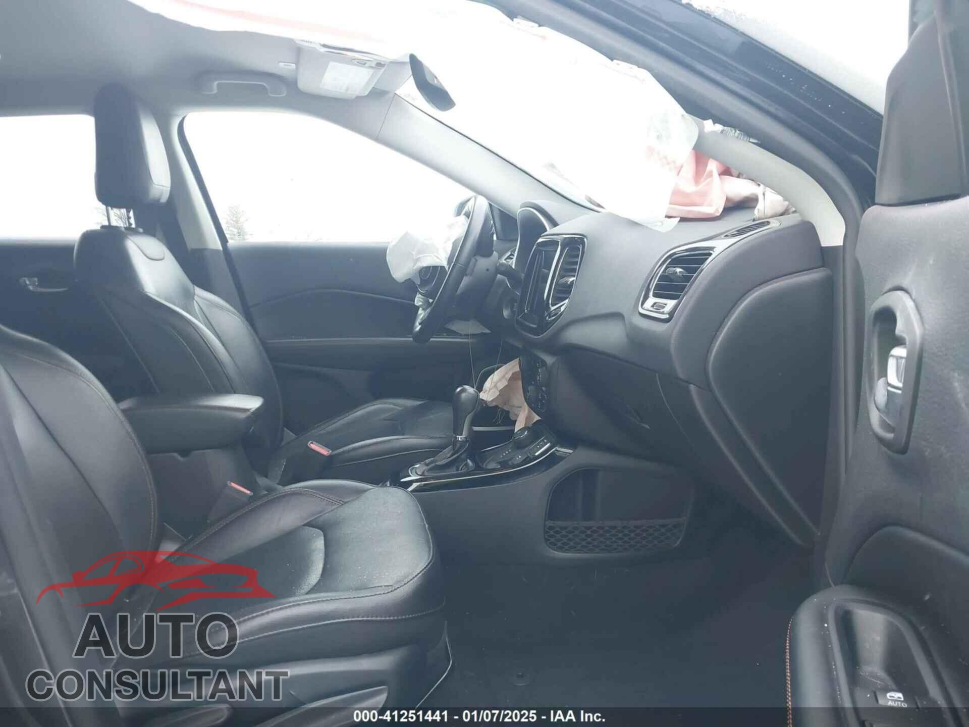 JEEP COMPASS 2019 - 3C4NJDCB3KT683020