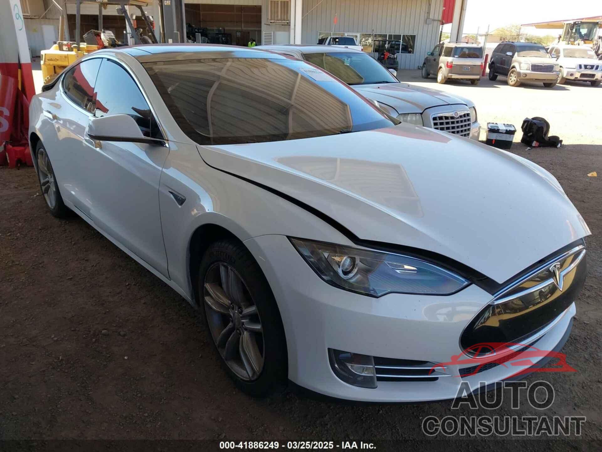 TESLA MODEL S 2013 - 5YJSA1CG8DFP22036