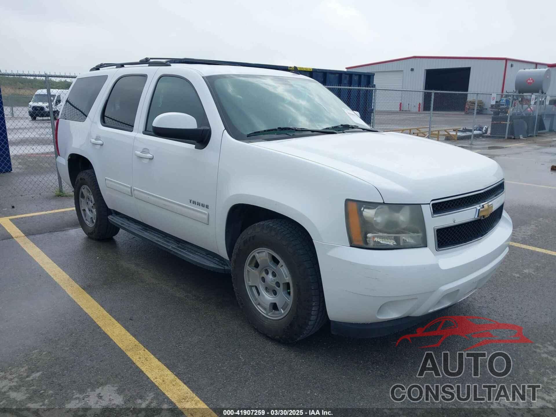 CHEVROLET TAHOE 2011 - 1GNSCAE02BR394816