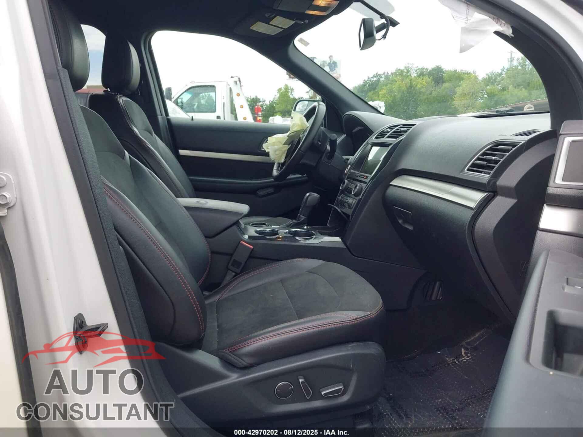 FORD EXPLORER 2018 - 1FM5K7D86JGB55164