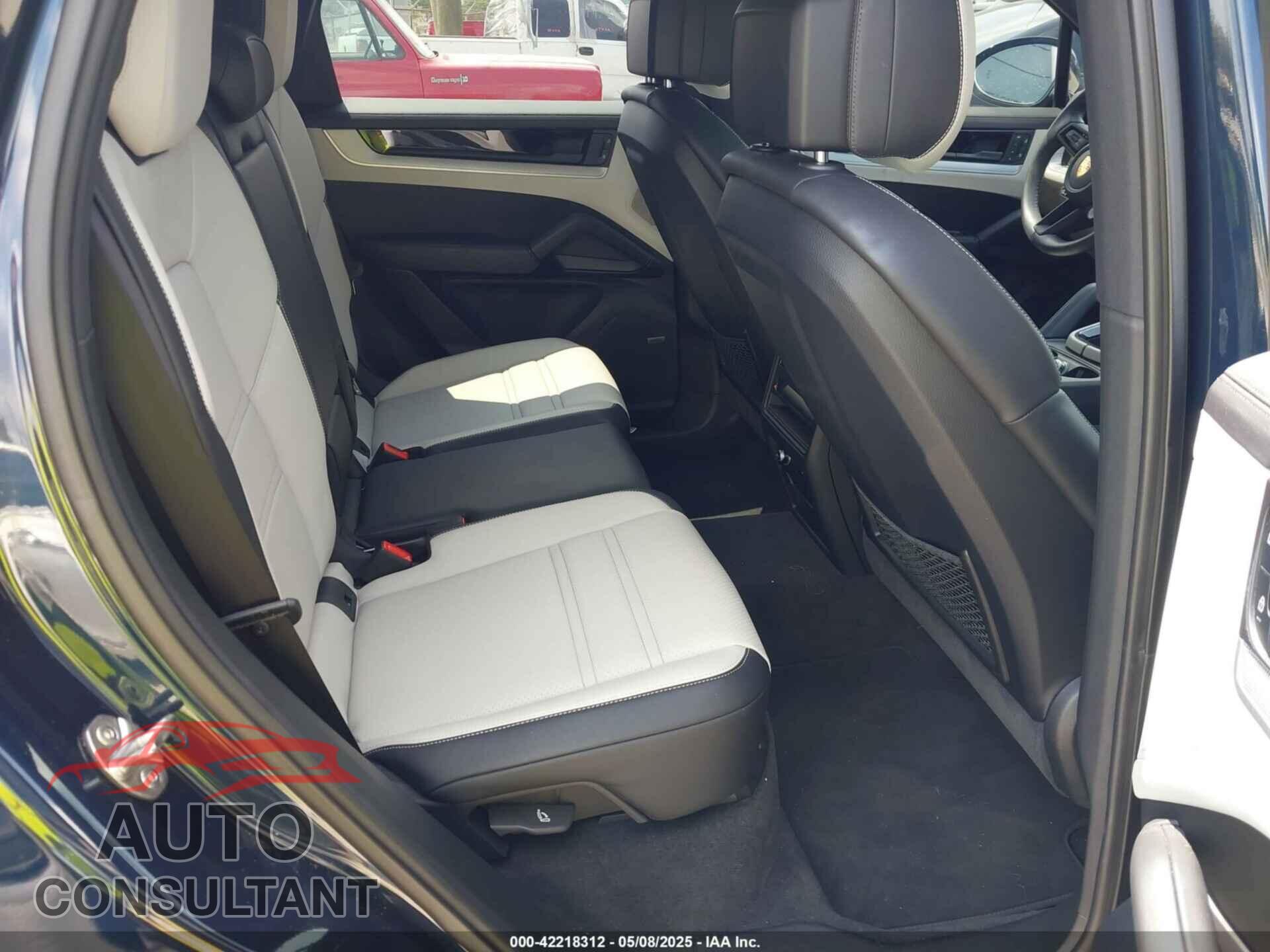 PORSCHE CAYENNE 2024 - WP1AA2AY2RDA02192