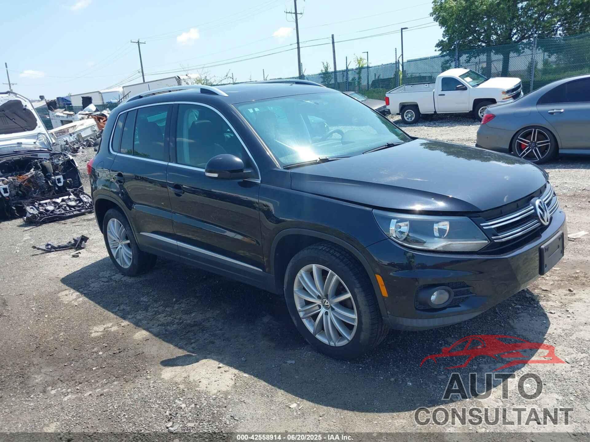 VOLKSWAGEN TIGUAN 2015 - WVGBV7AX2FW550641