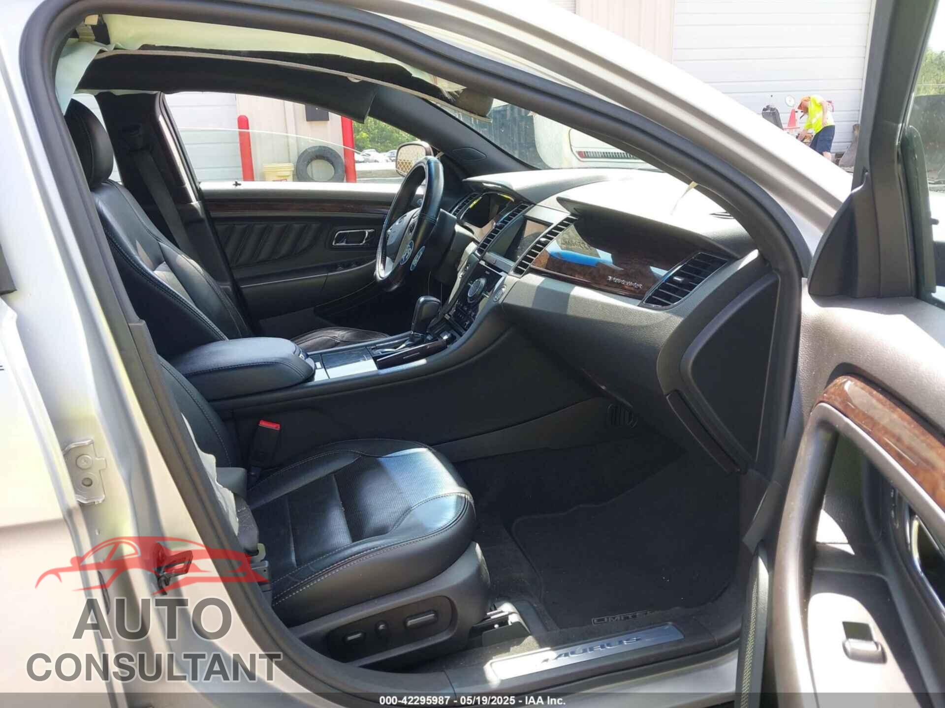 FORD TAURUS 2017 - 1FAHP2F82HG126232