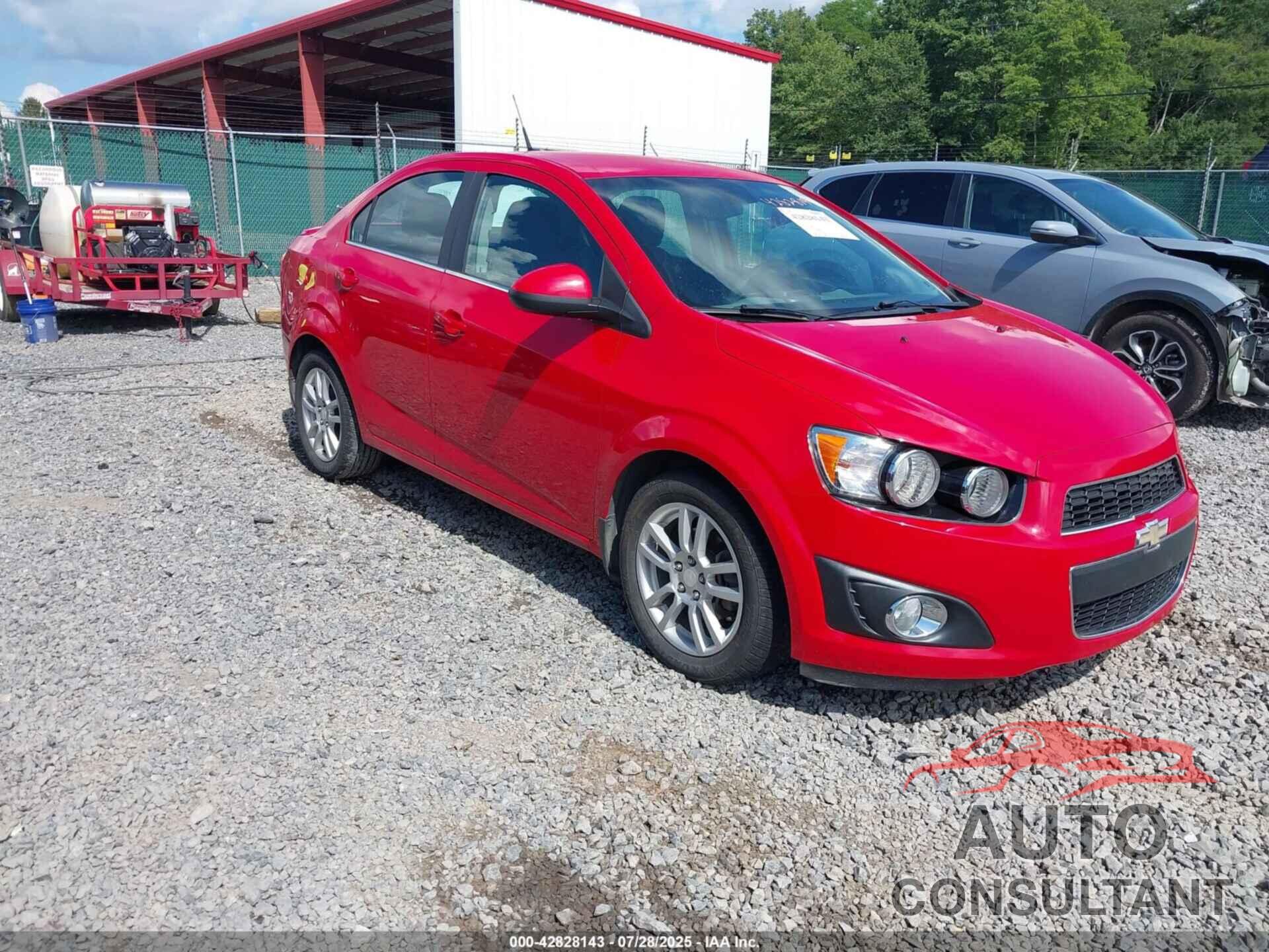 CHEVROLET SONIC 2013 - 1G1JC5SHXD4104384