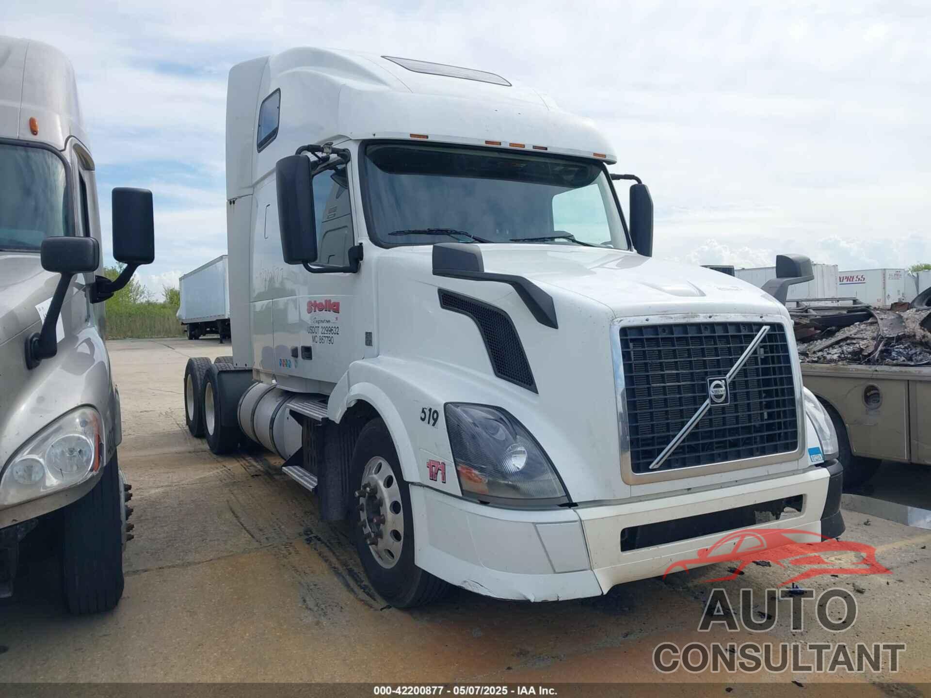 VOLVO VN 2013 - 4V4NC9EG3DN135171