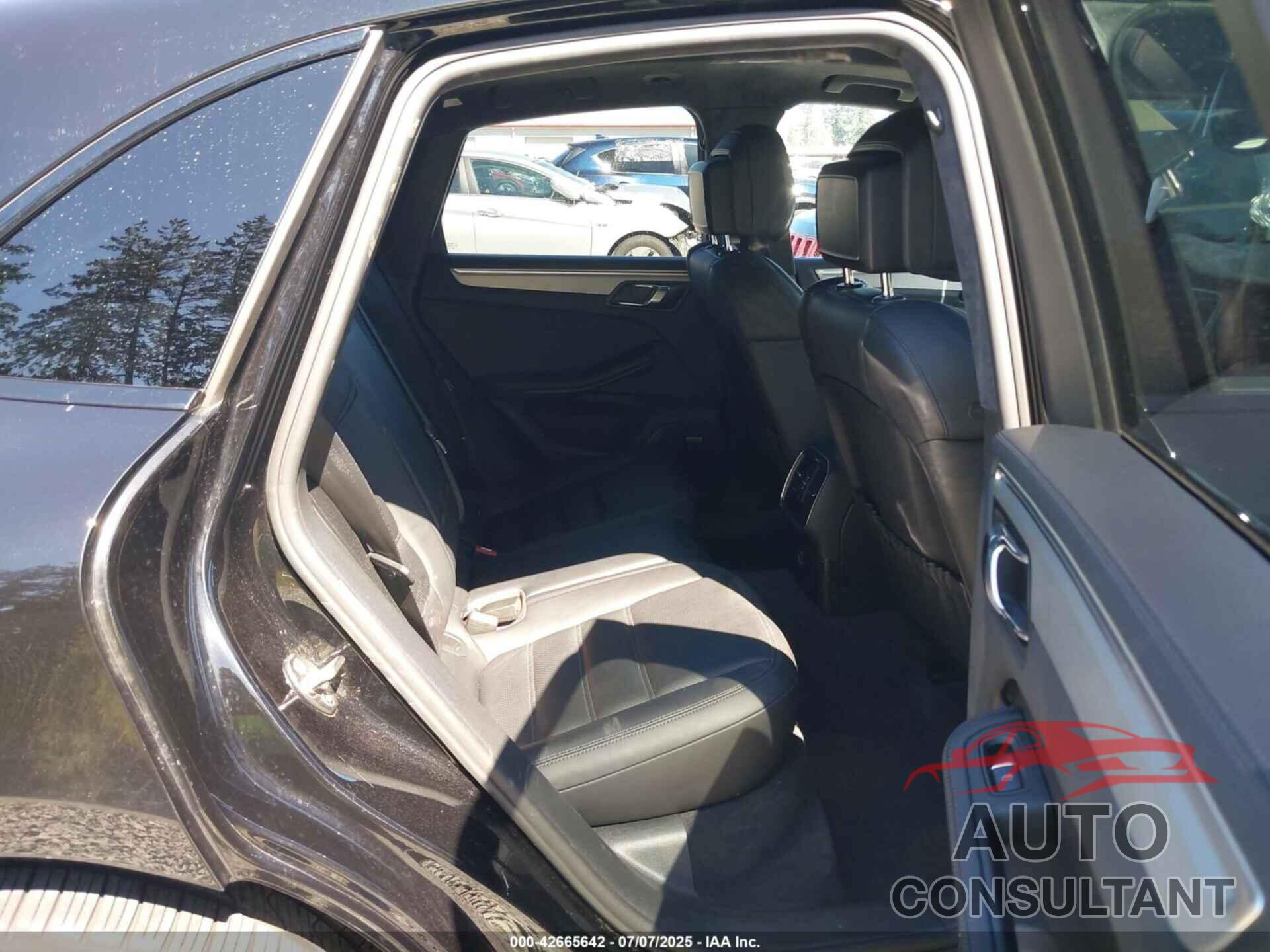 PORSCHE MACAN 2017 - WP1AF2A58HLB61441