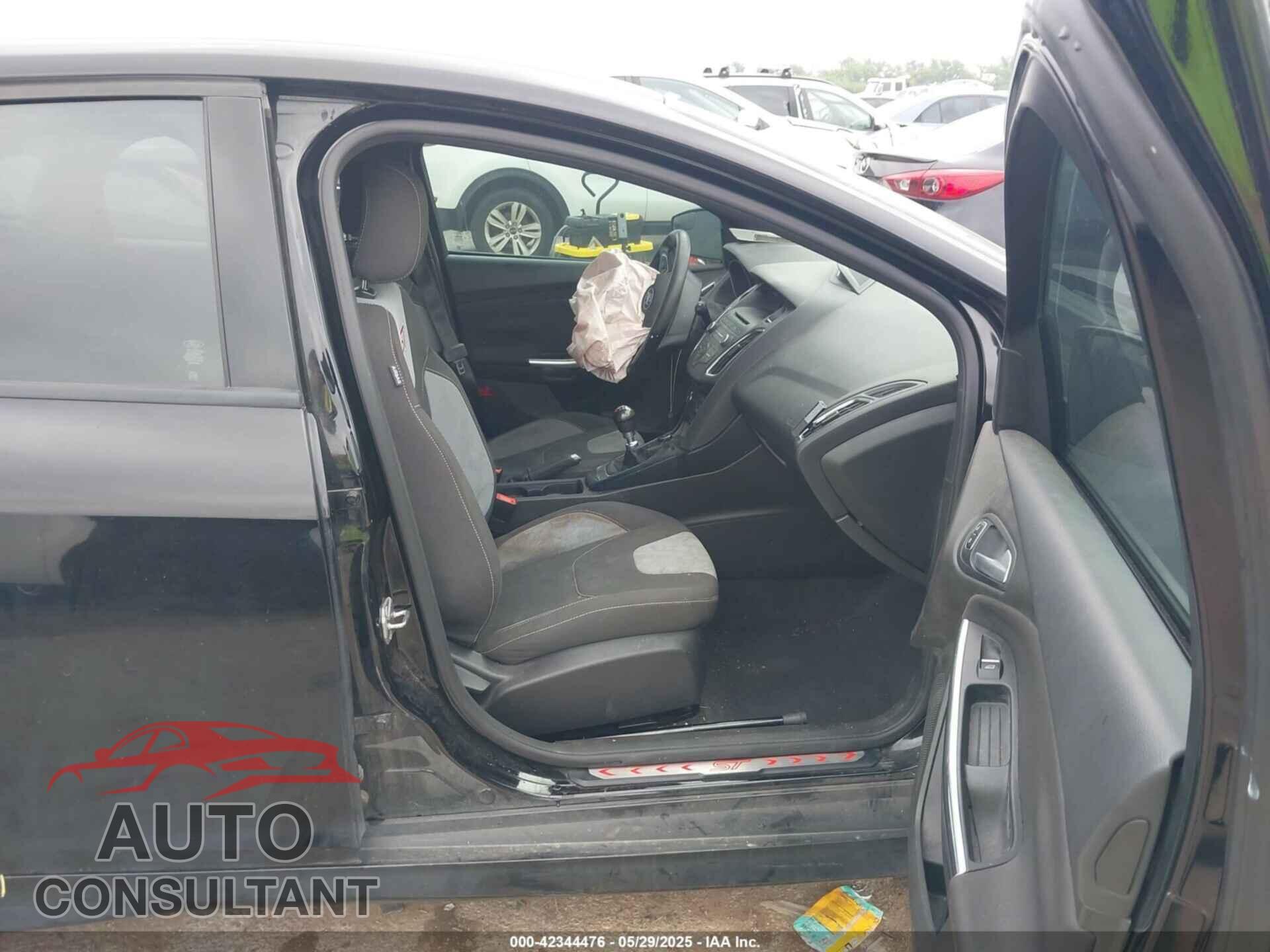 FORD FOCUS ST 2016 - 1FADP3L98GL309948