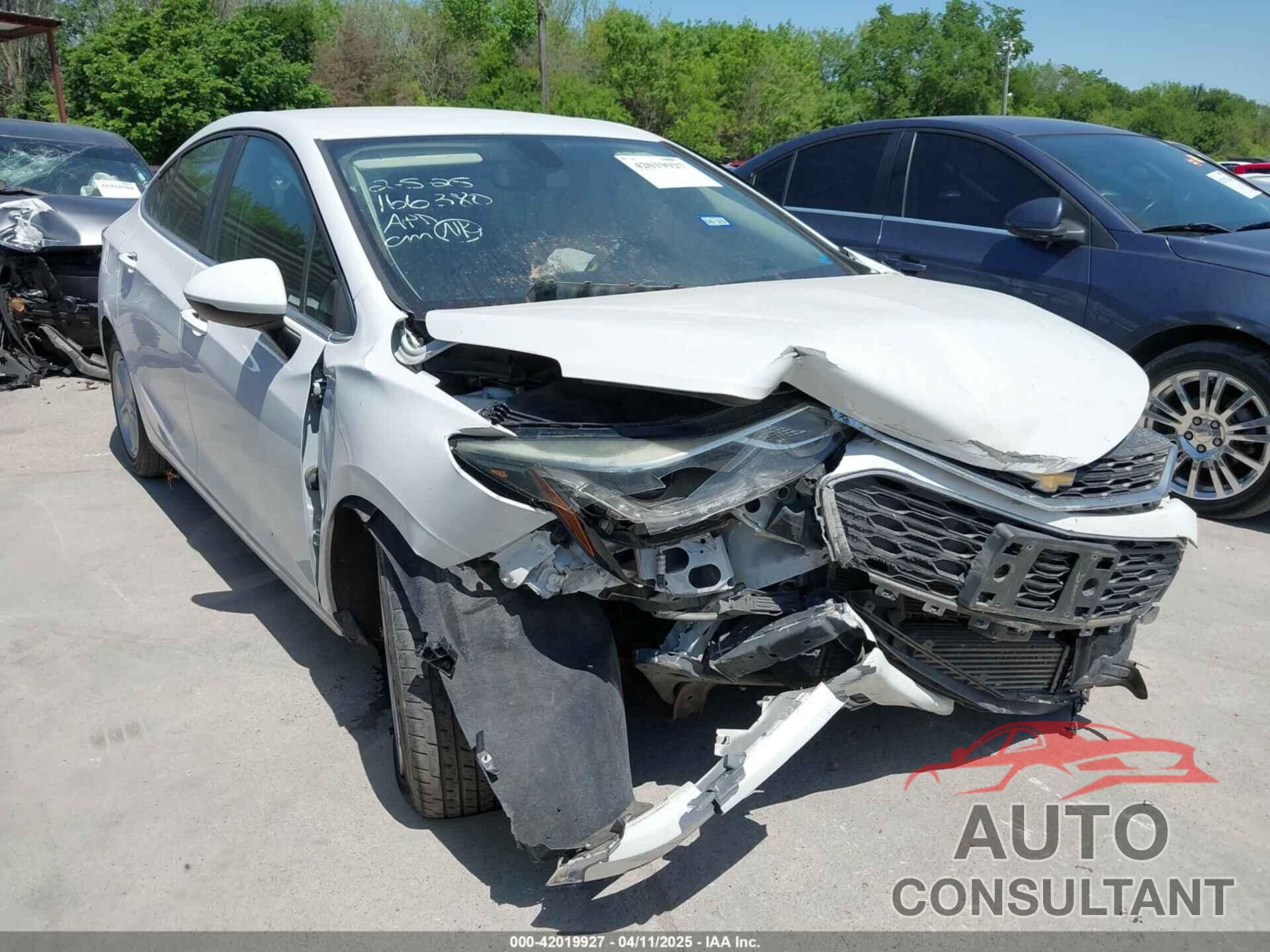 CHEVROLET CRUZE 2018 - 1G1BE5SM3J7154243