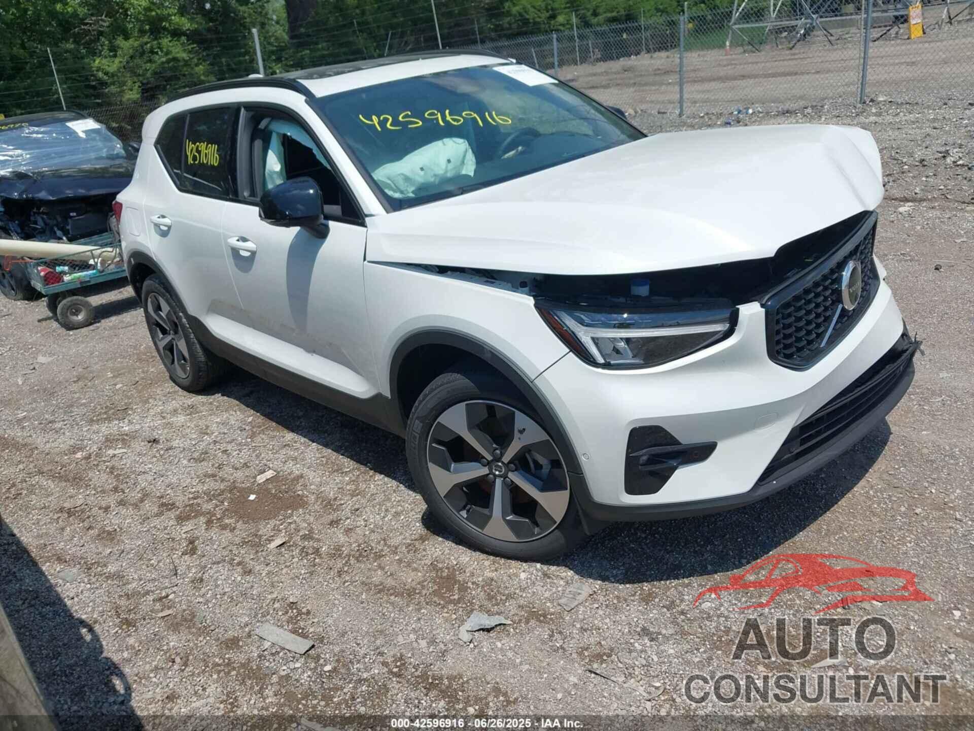VOLVO XC40 2025 - YV4L12UC9S2582694