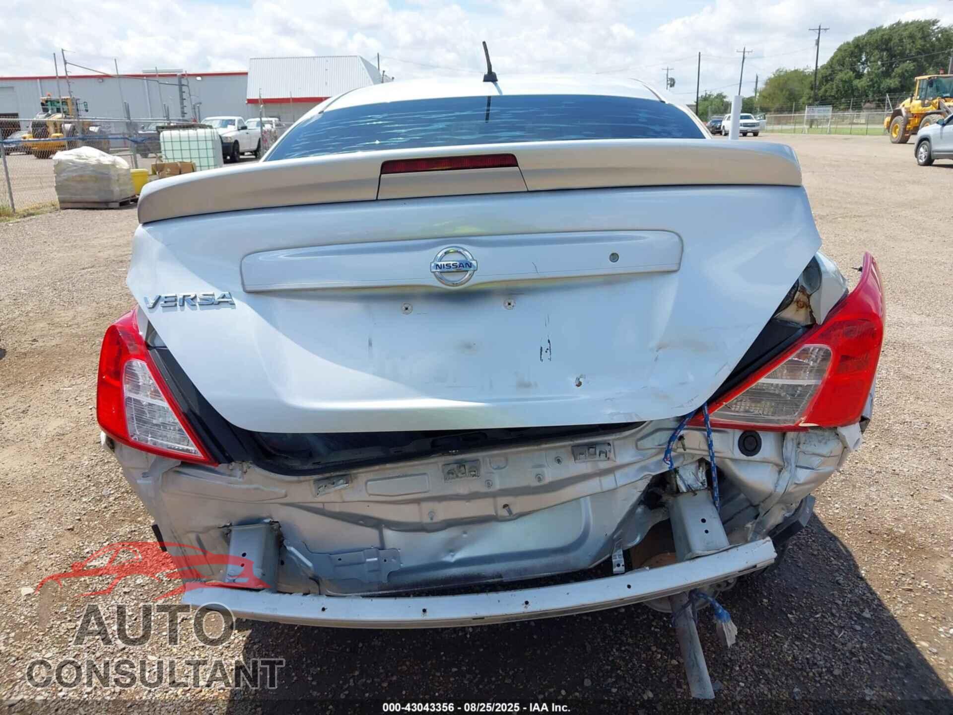 NISSAN VERSA 2017 - 3N1CN7AP3HL886013