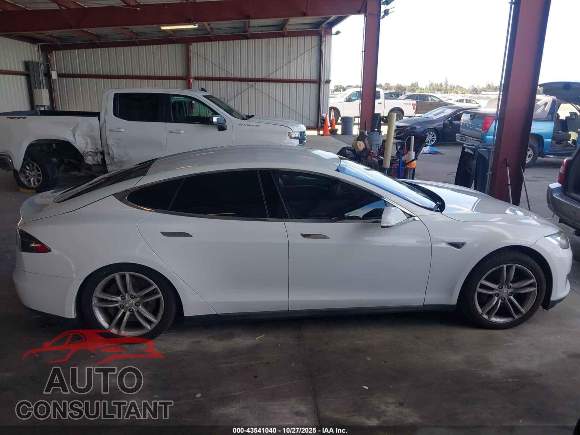 TESLA MODEL S 2013 - 5YJSA1CN2DFP05943