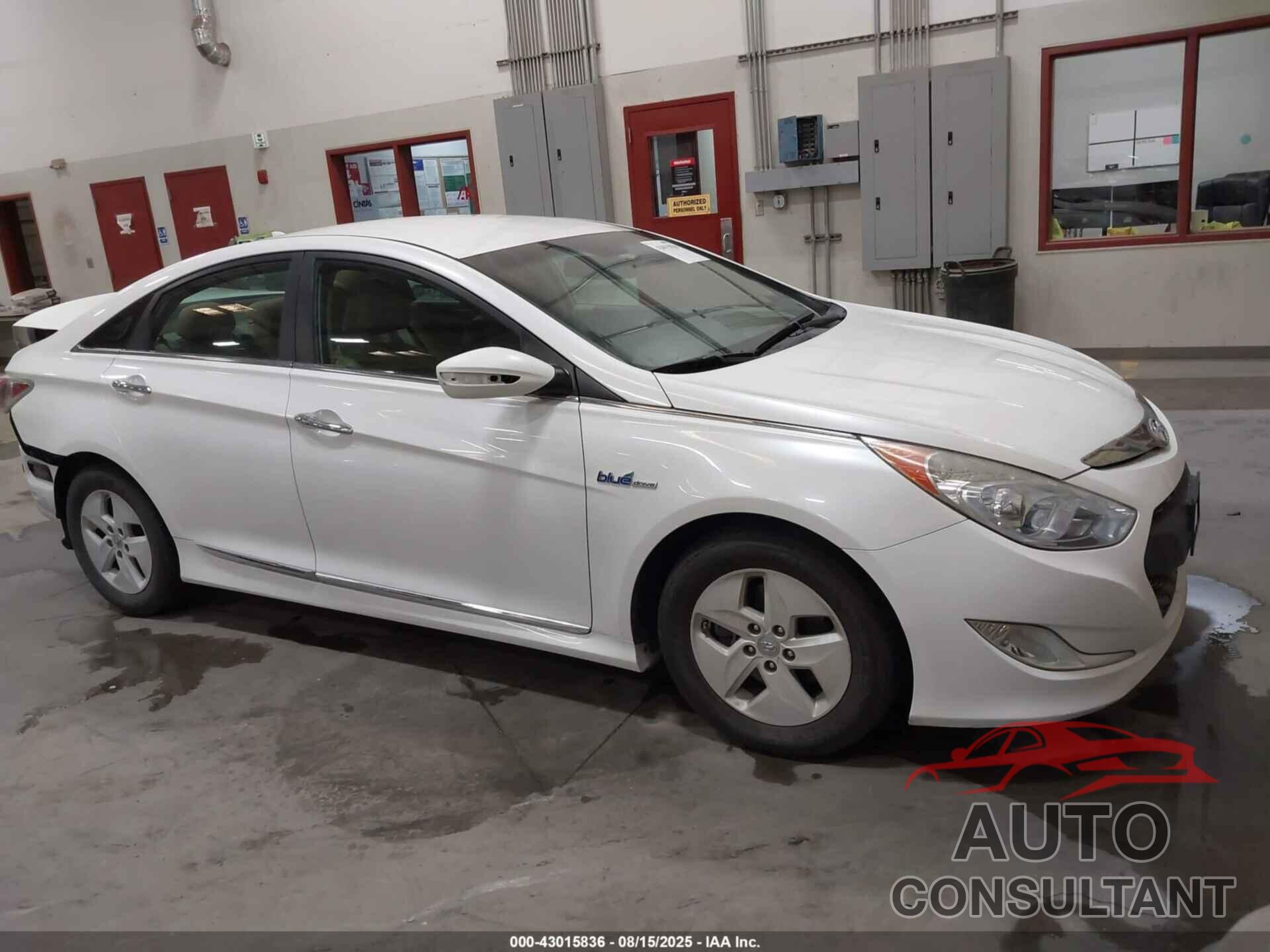 HYUNDAI SONATA HYBRID 2012 - KMHEC4A46CA040485