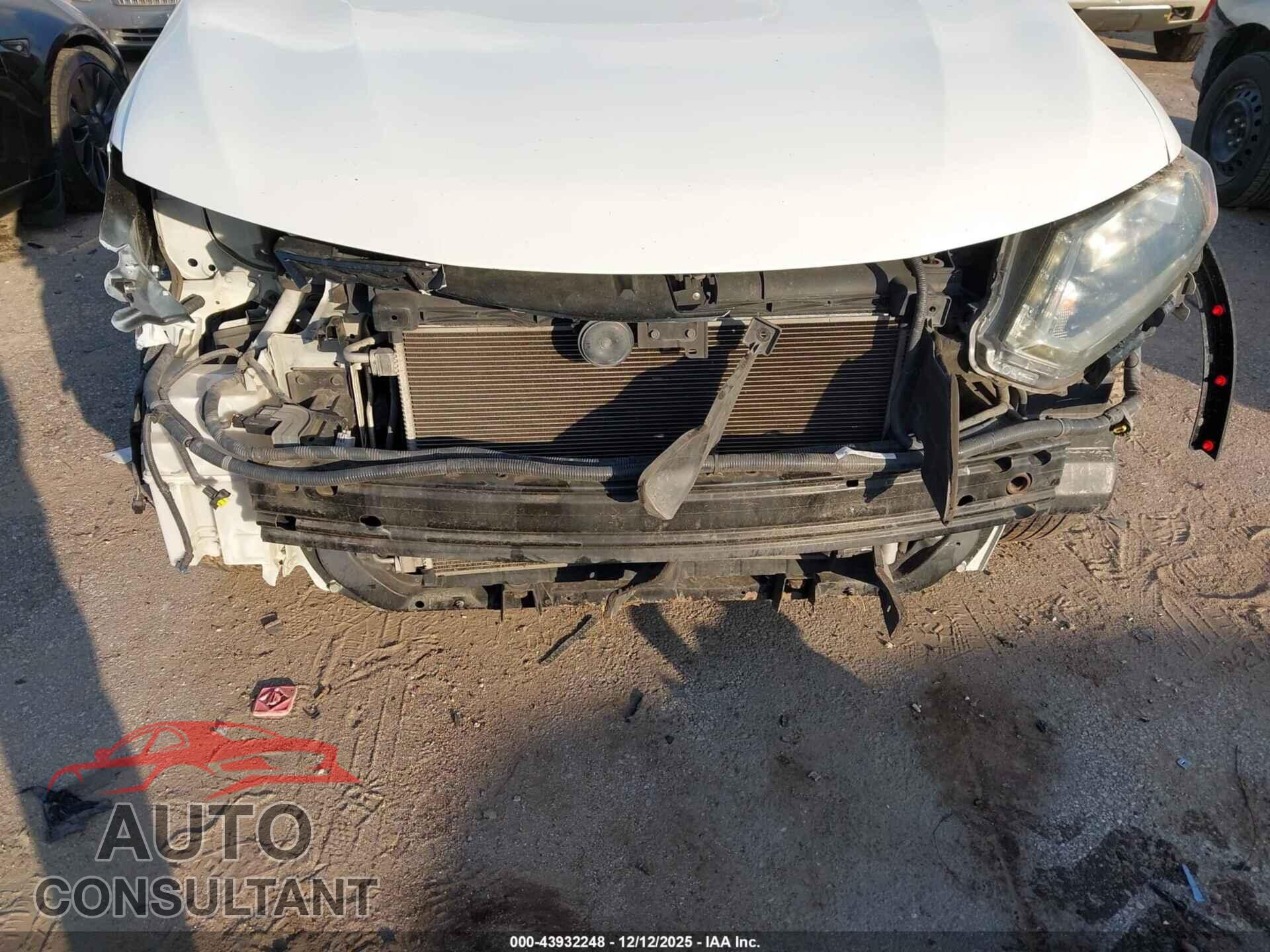 NISSAN ROGUE 2015 - 5N1AT2MT2FC775446