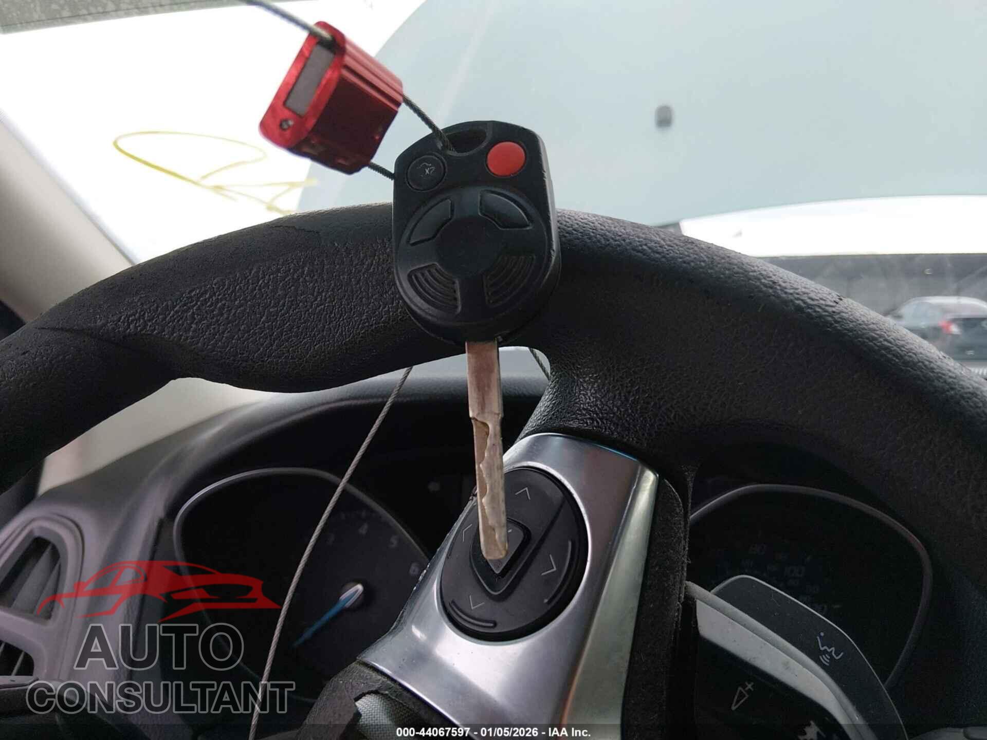 FORD FOCUS 2012 - 1FAHP3F2XCL105260