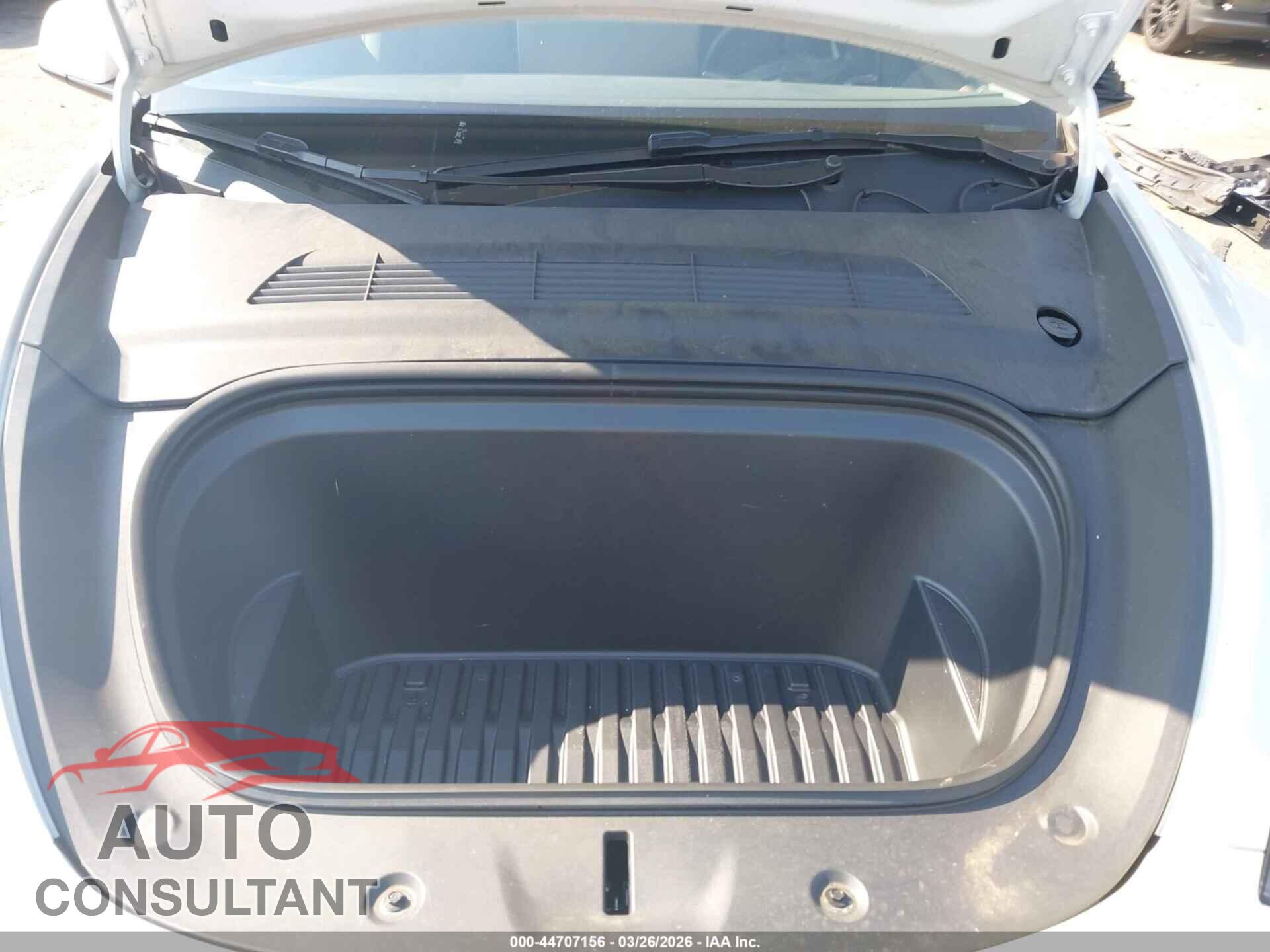 TESLA MODEL Y 2025 - 7SAYGAEE1SF296372