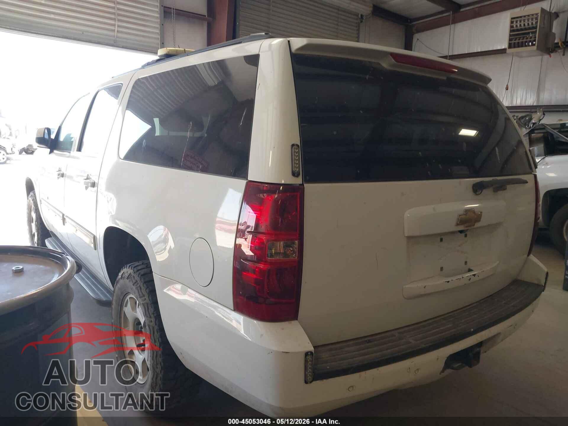 CHEVROLET SUBURBAN 1500 2010 - 1GNUKHE36AR290780