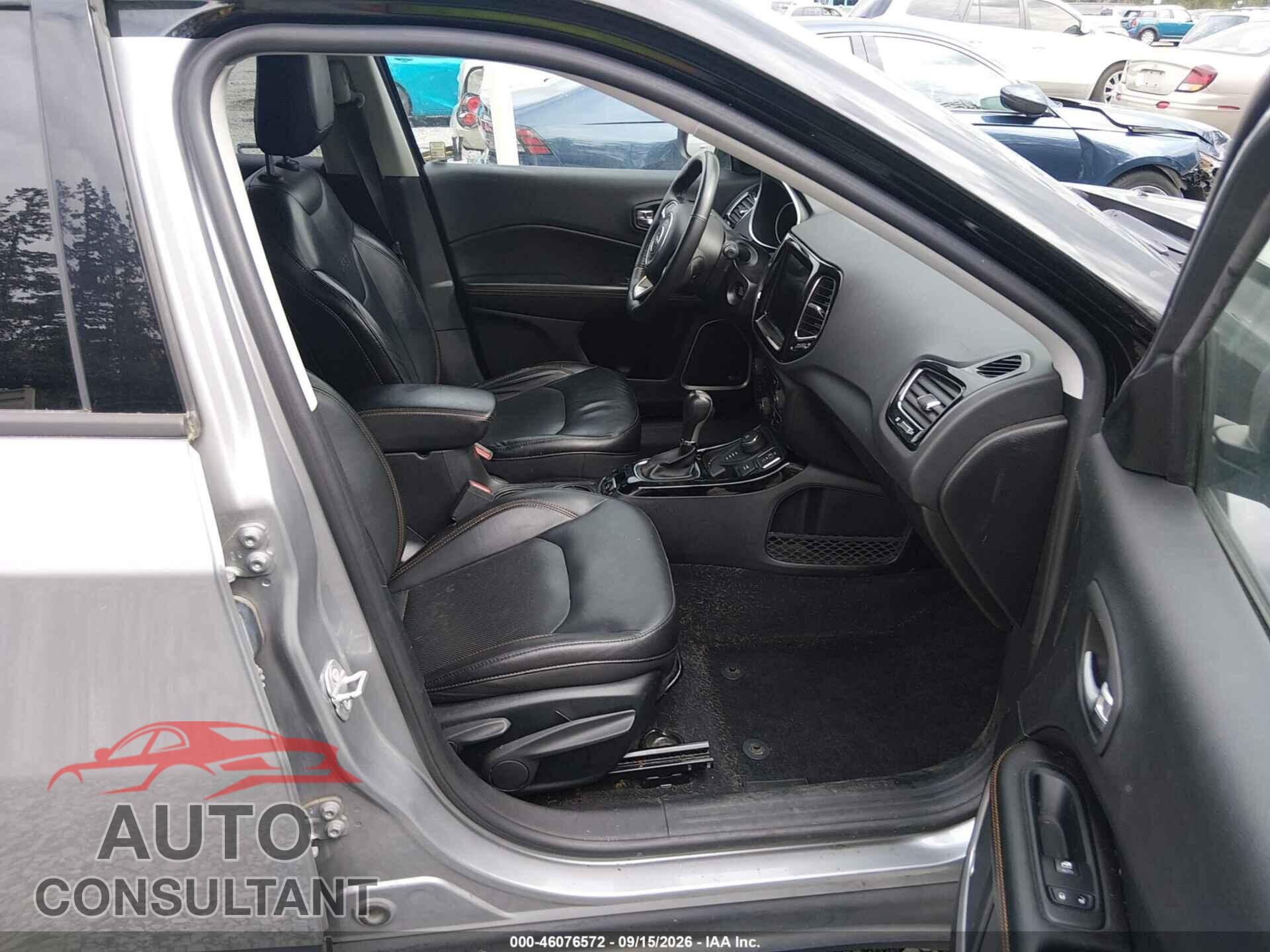 JEEP COMPASS 2018 - 3C4NJDCB8JT401016