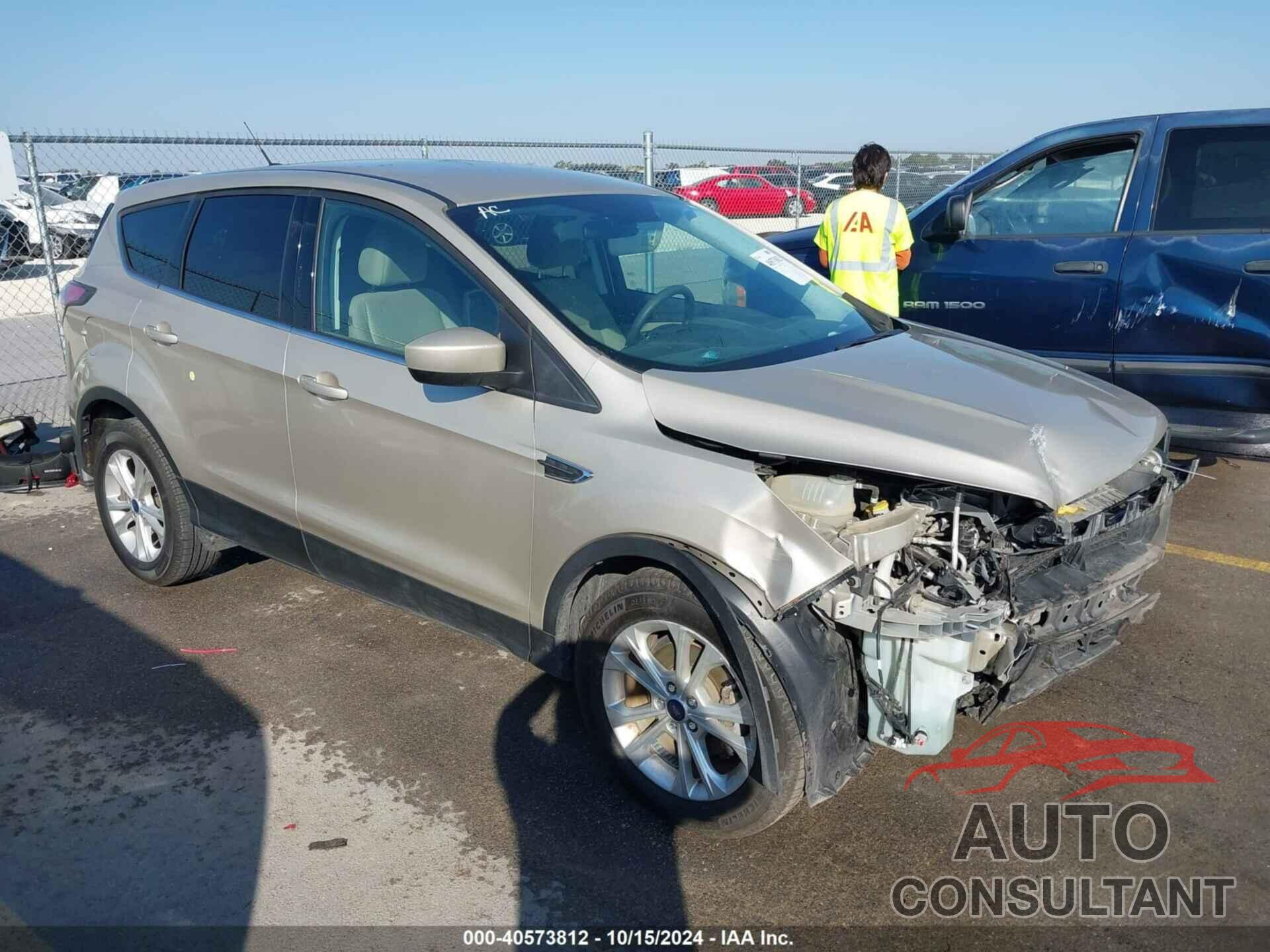 FORD ESCAPE 2017 - 1FMCU0GD1HUB51357