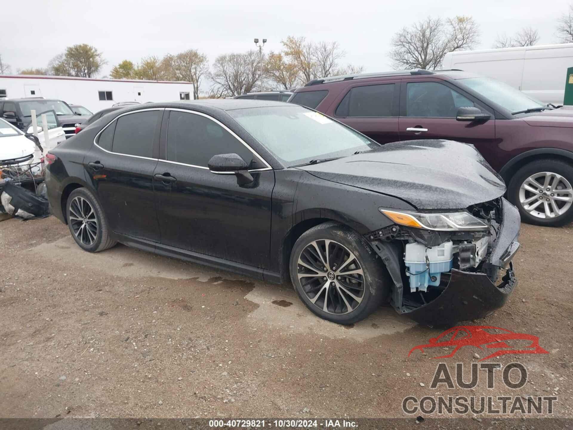 TOYOTA CAMRY 2018 - 4T1B11HK4JU053534