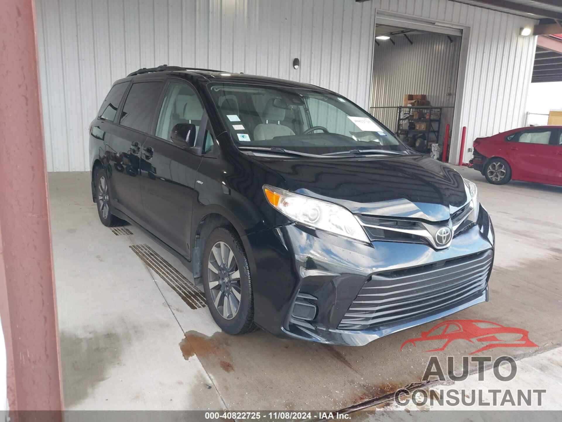 TOYOTA SIENNA 2018 - 5TDJZ3DC9JS206013