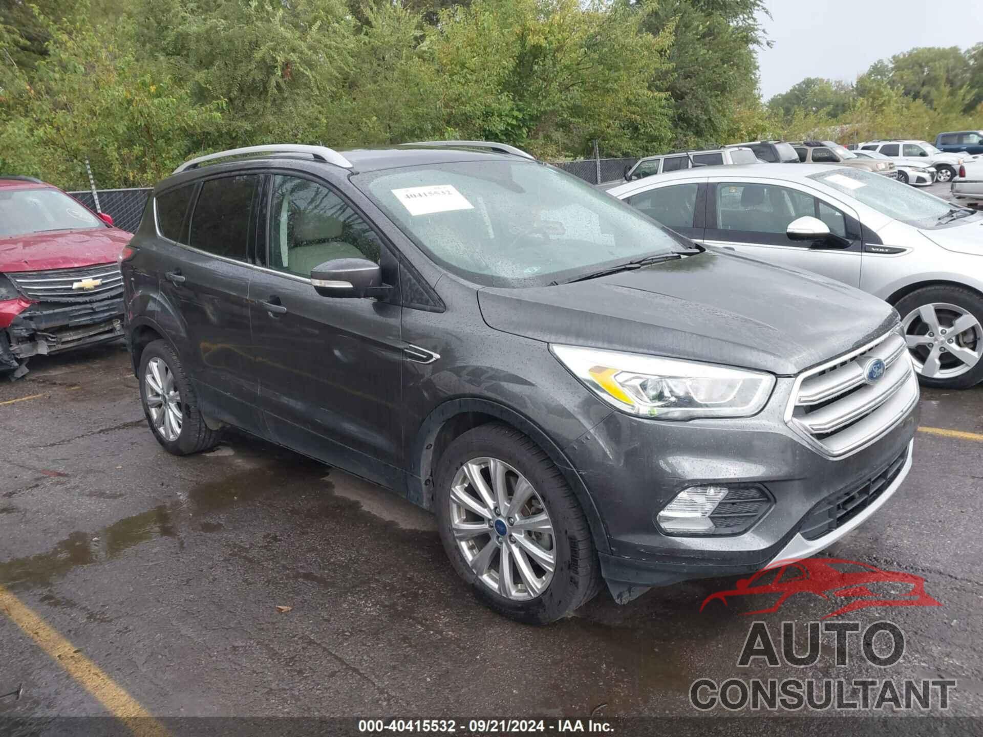 FORD ESCAPE 2017 - 1FMCU0J90HUA60312