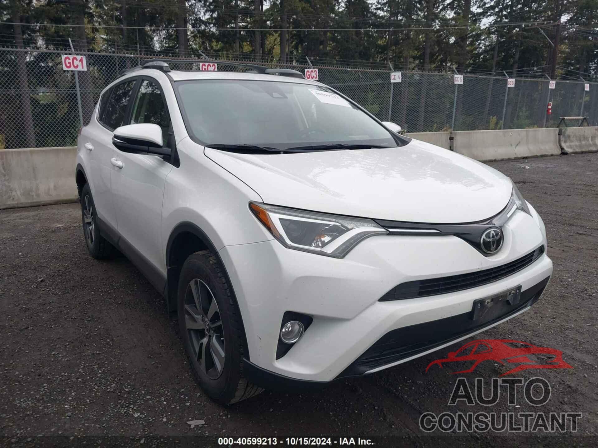 TOYOTA RAV4 2017 - JTMRFREV4HJ141870