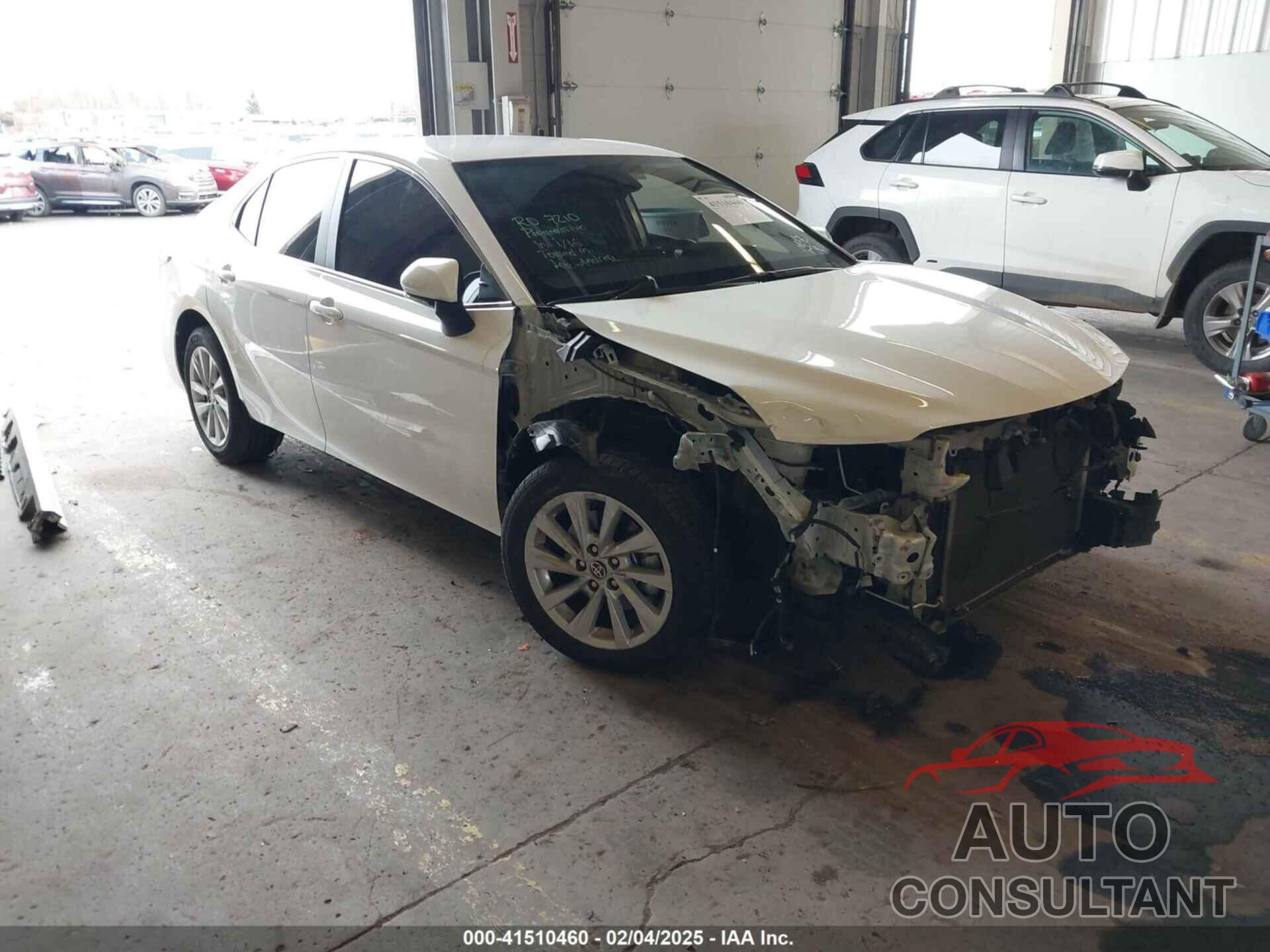 TOYOTA CAMRY 2022 - 4T1C11BK1NU054269