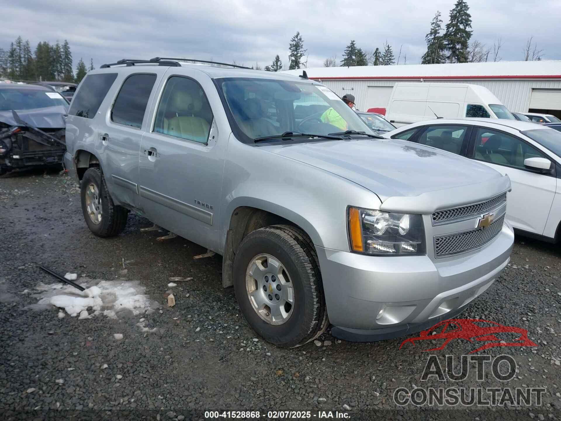CHEVROLET TAHOE 2011 - 1GNSKBE02BR340604