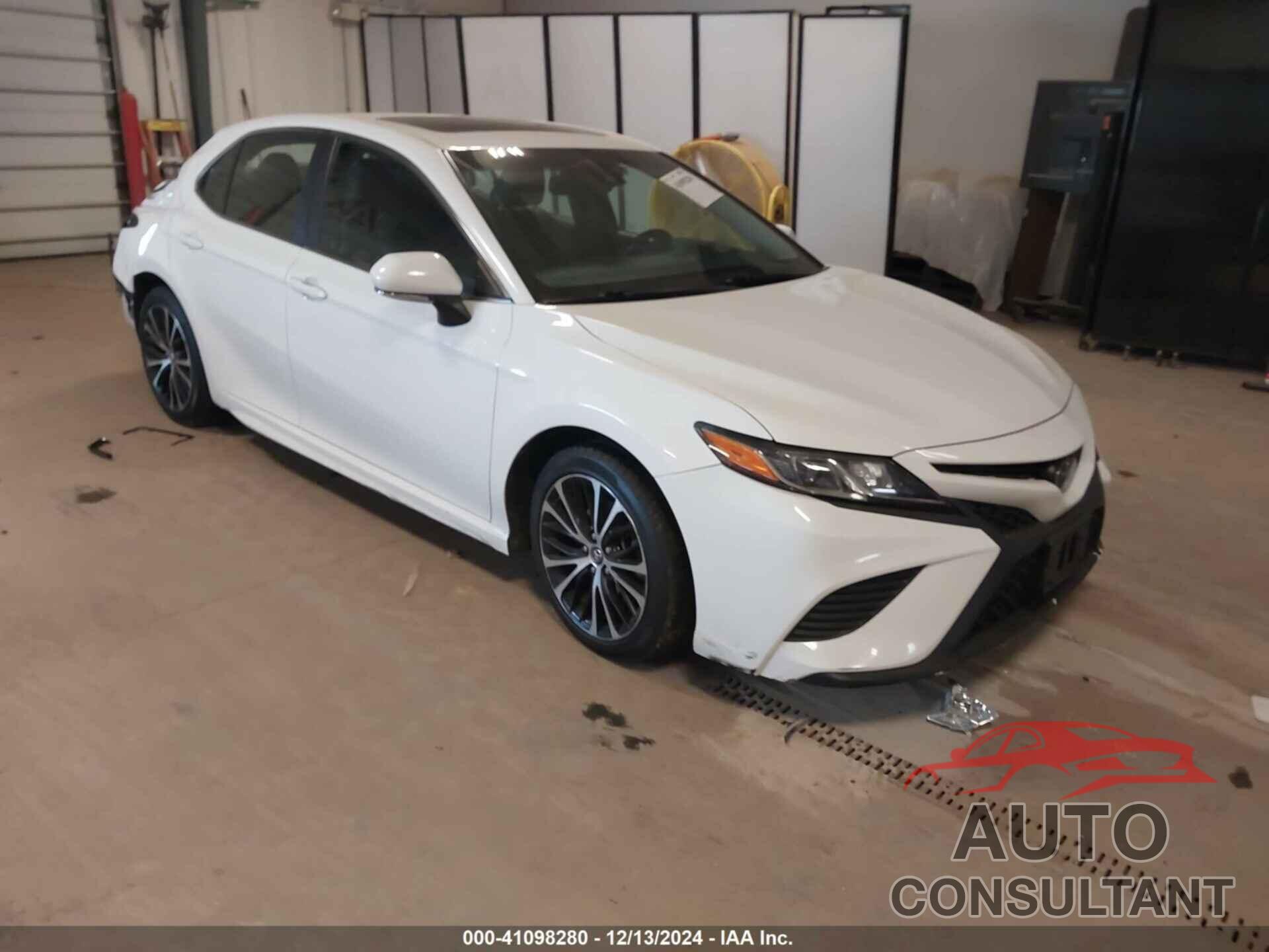 TOYOTA CAMRY 2018 - 4T1B11HK7JU606693