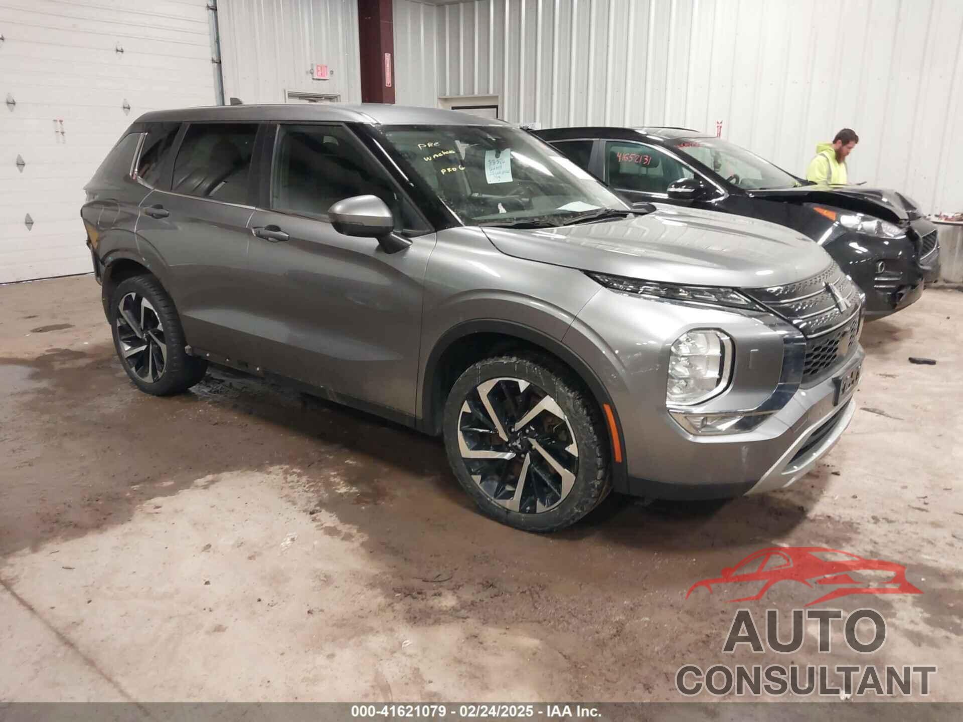 MITSUBISHI OUTLANDER 2022 - JA4J4UA81NZ049872