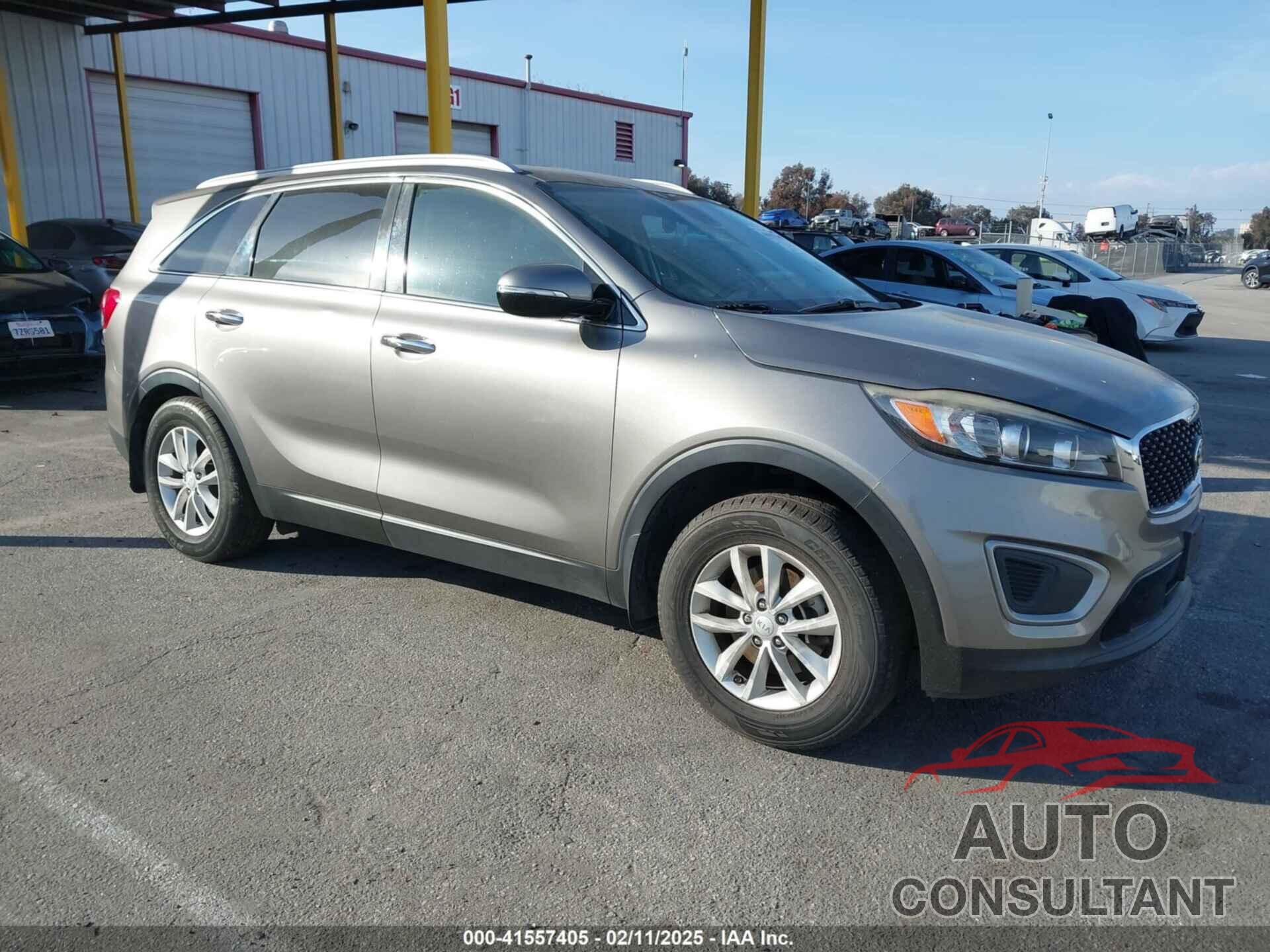 KIA SORENTO 2017 - 5XYPG4A31HG238665