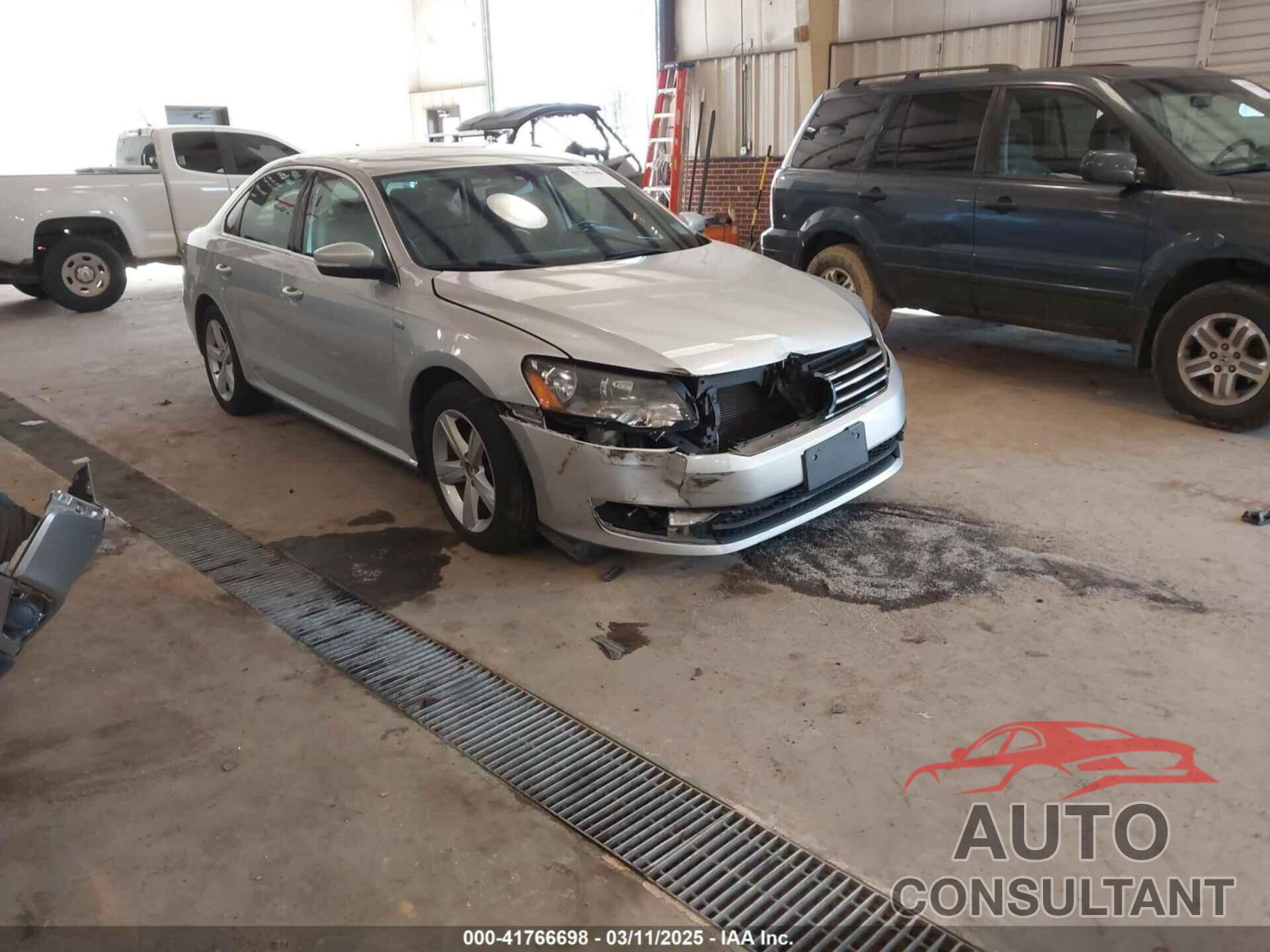 VOLKSWAGEN PASSAT 2015 - 1VWAT7A30FC117739