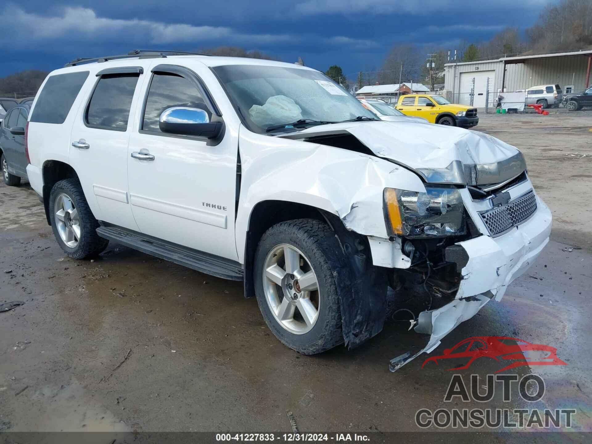 CHEVROLET TAHOE 2011 - 1GNSKAE08BR382446