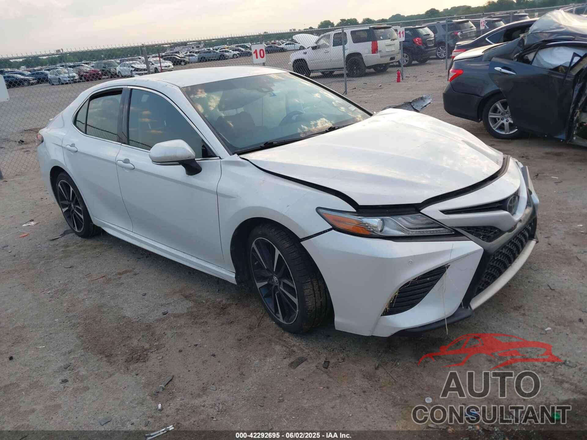 TOYOTA CAMRY 2018 - 4T1B61HK6JU069333