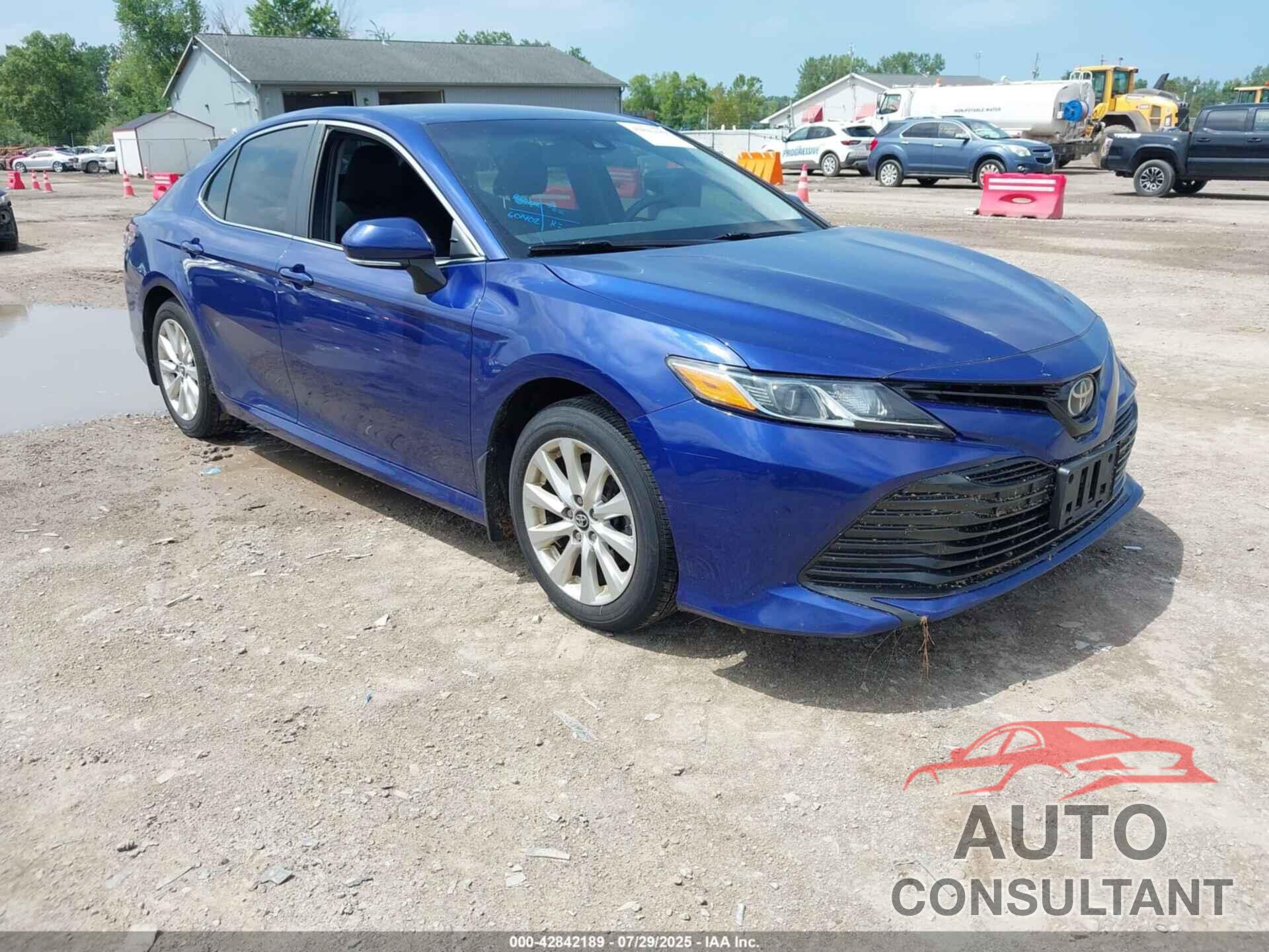 TOYOTA CAMRY 2018 - 4T1B11HK0JU533294