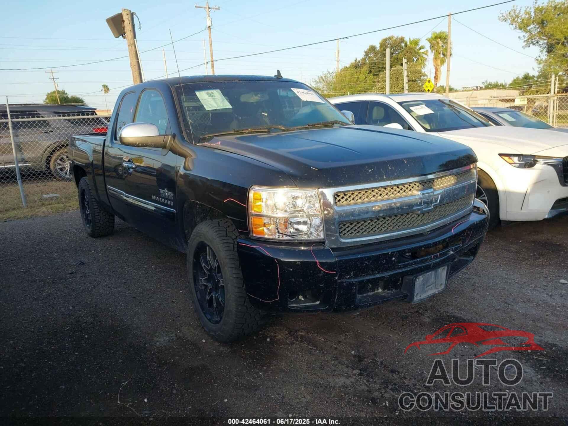 CHEVROLET SILVERADO 1500 2011 - 1GCRCSE08BZ276587