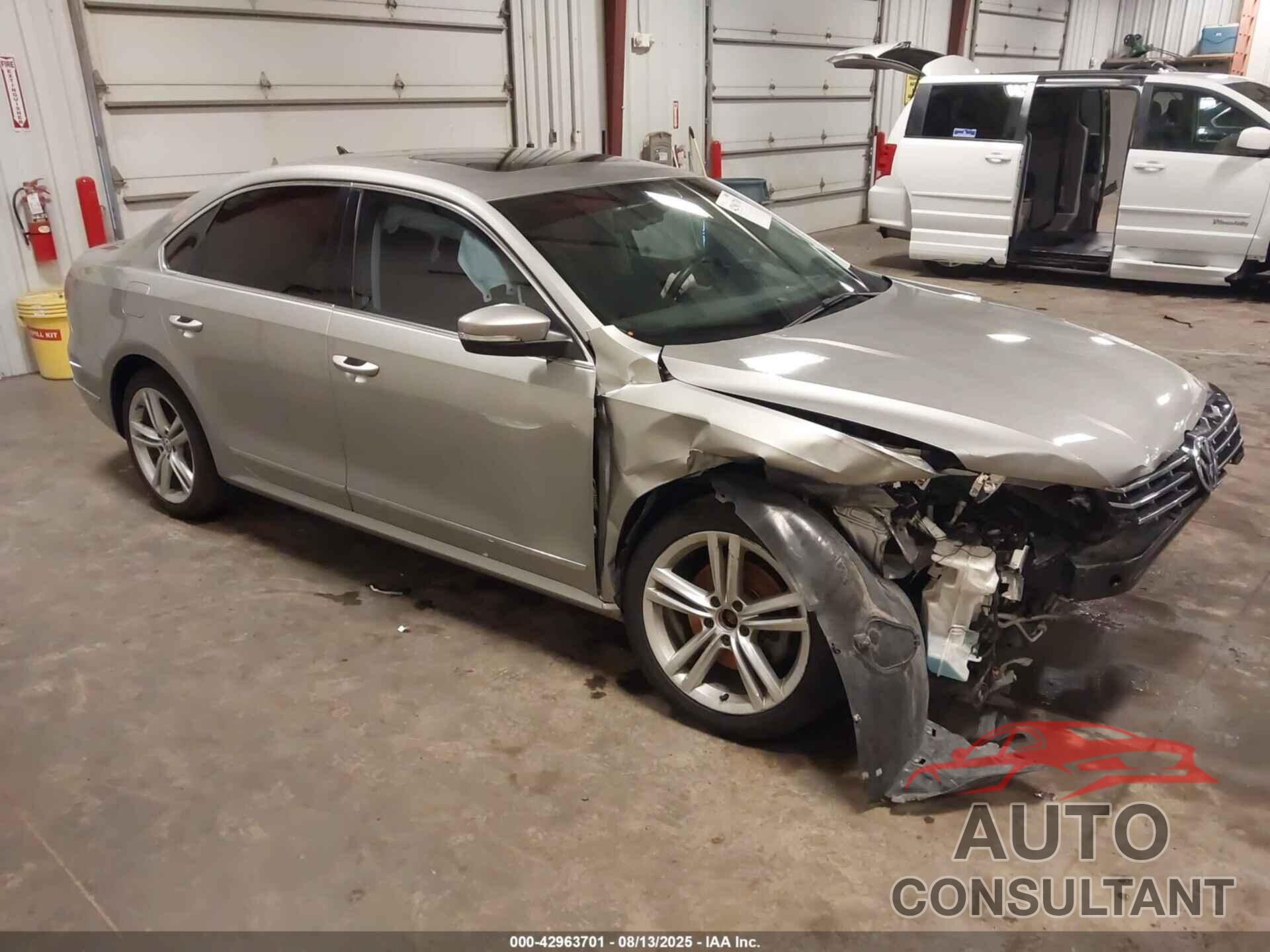 VOLKSWAGEN PASSAT 2013 - 1VWCN7A37DC092760