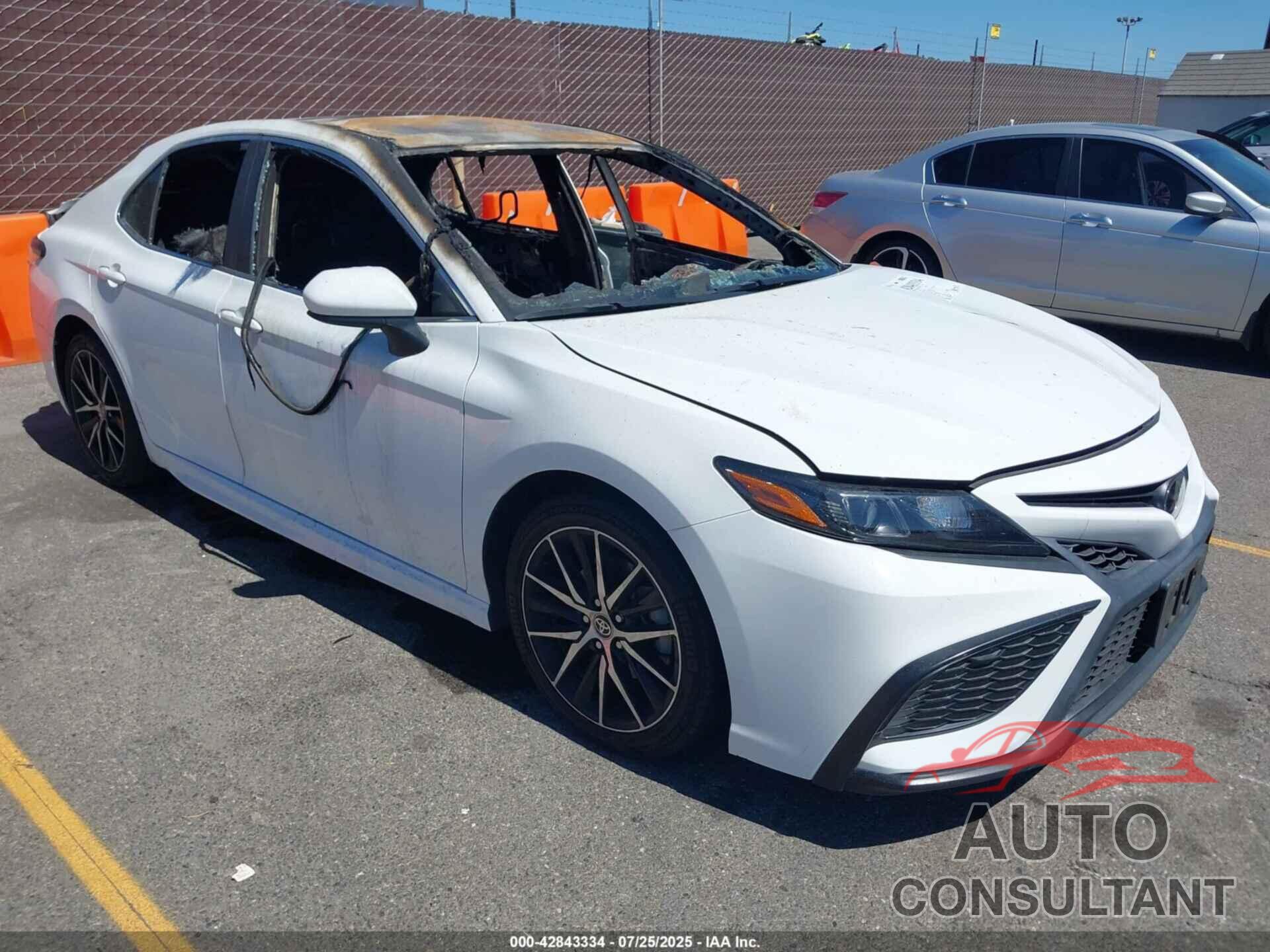 TOYOTA CAMRY 2021 - 4T1G11AK8MU606979