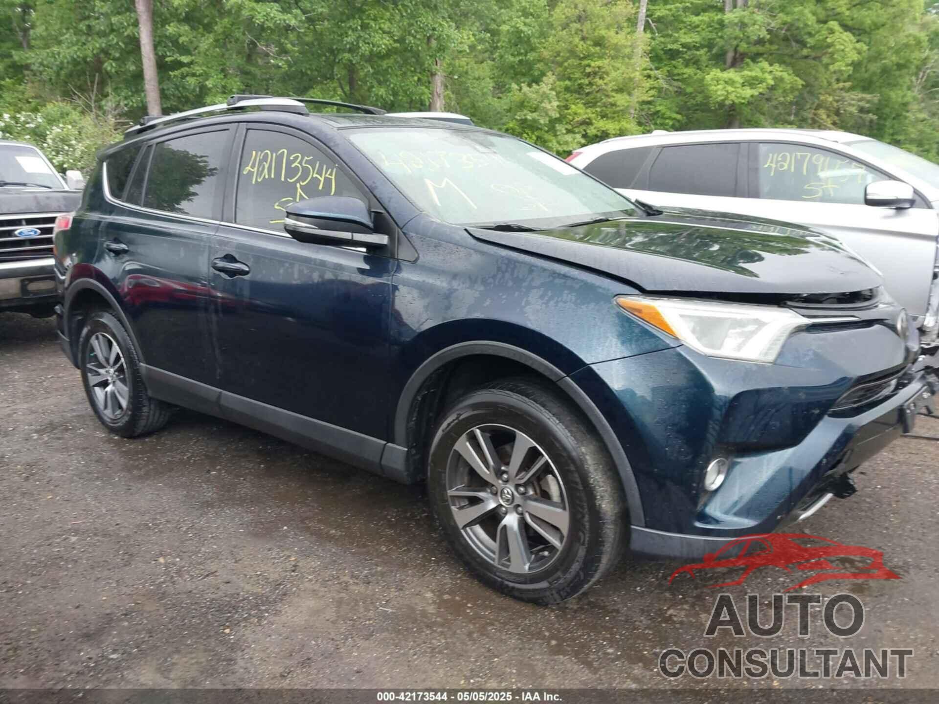 TOYOTA RAV4 2017 - JTMRFREV1HJ153359