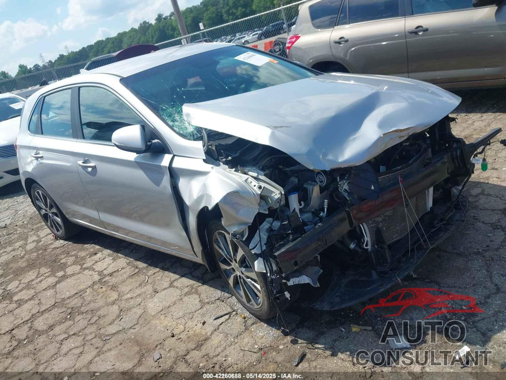 HYUNDAI ELANTRA GT 2018 - KMHH35LE0JU027381