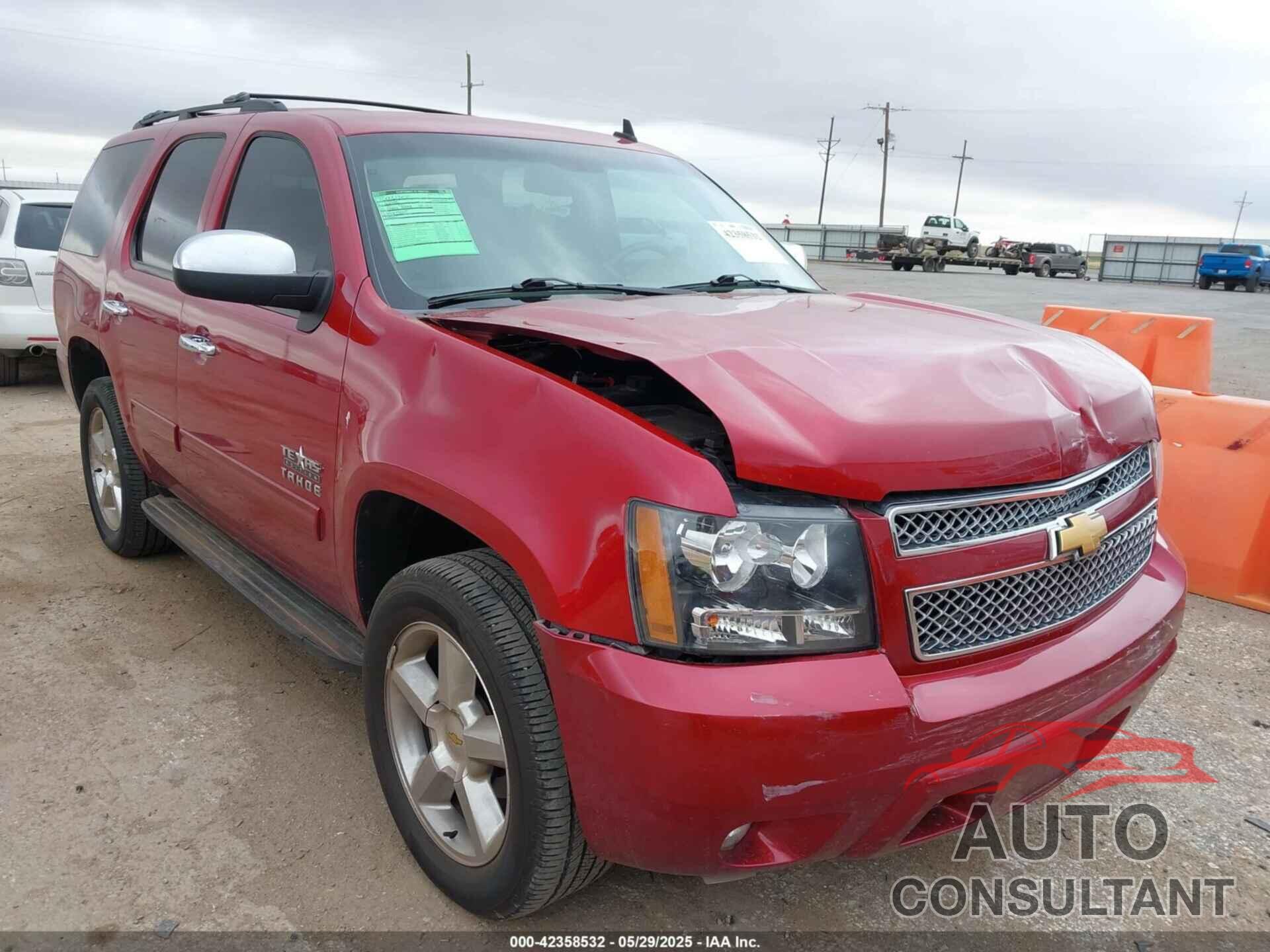 CHEVROLET TAHOE 2013 - 1GNSCAE03DR109429