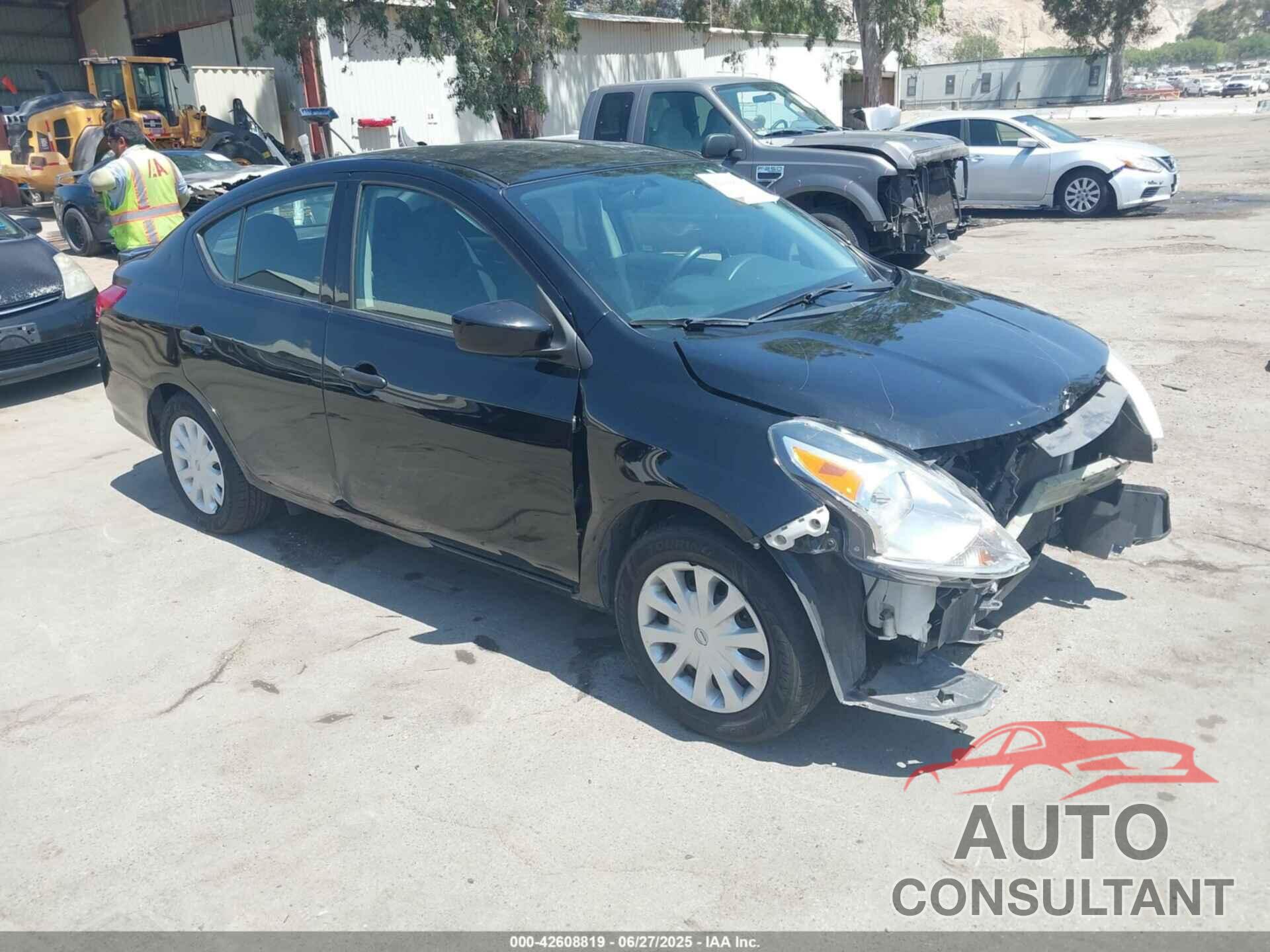 NISSAN VERSA 2019 - 3N1CN7AP1KL821619