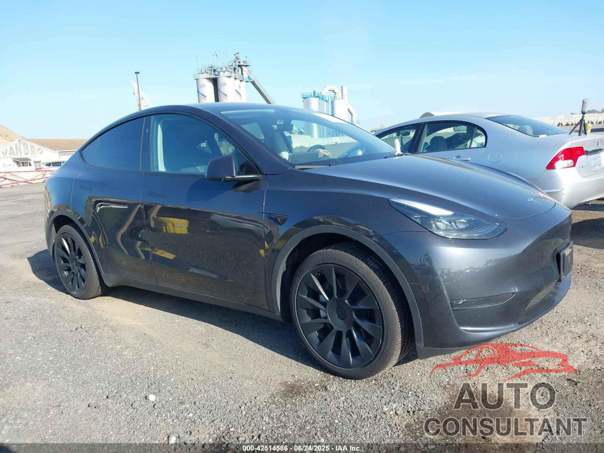 TESLA MODEL Y 2024 - 7SAYGDED8RF158878