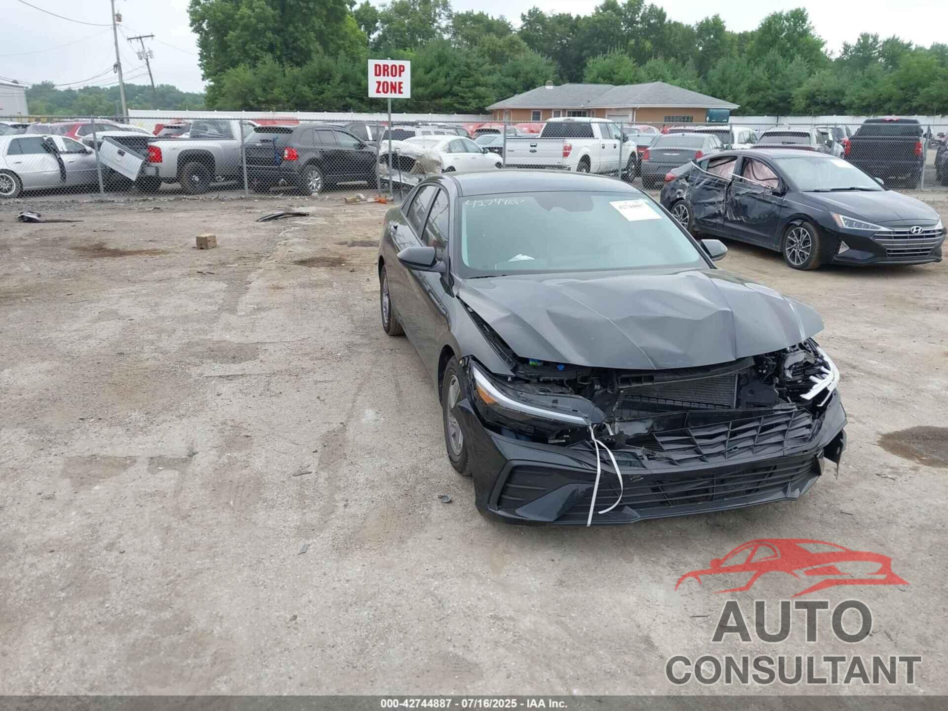 HYUNDAI ELANTRA 2025 - KMHLL4DG5SU939896